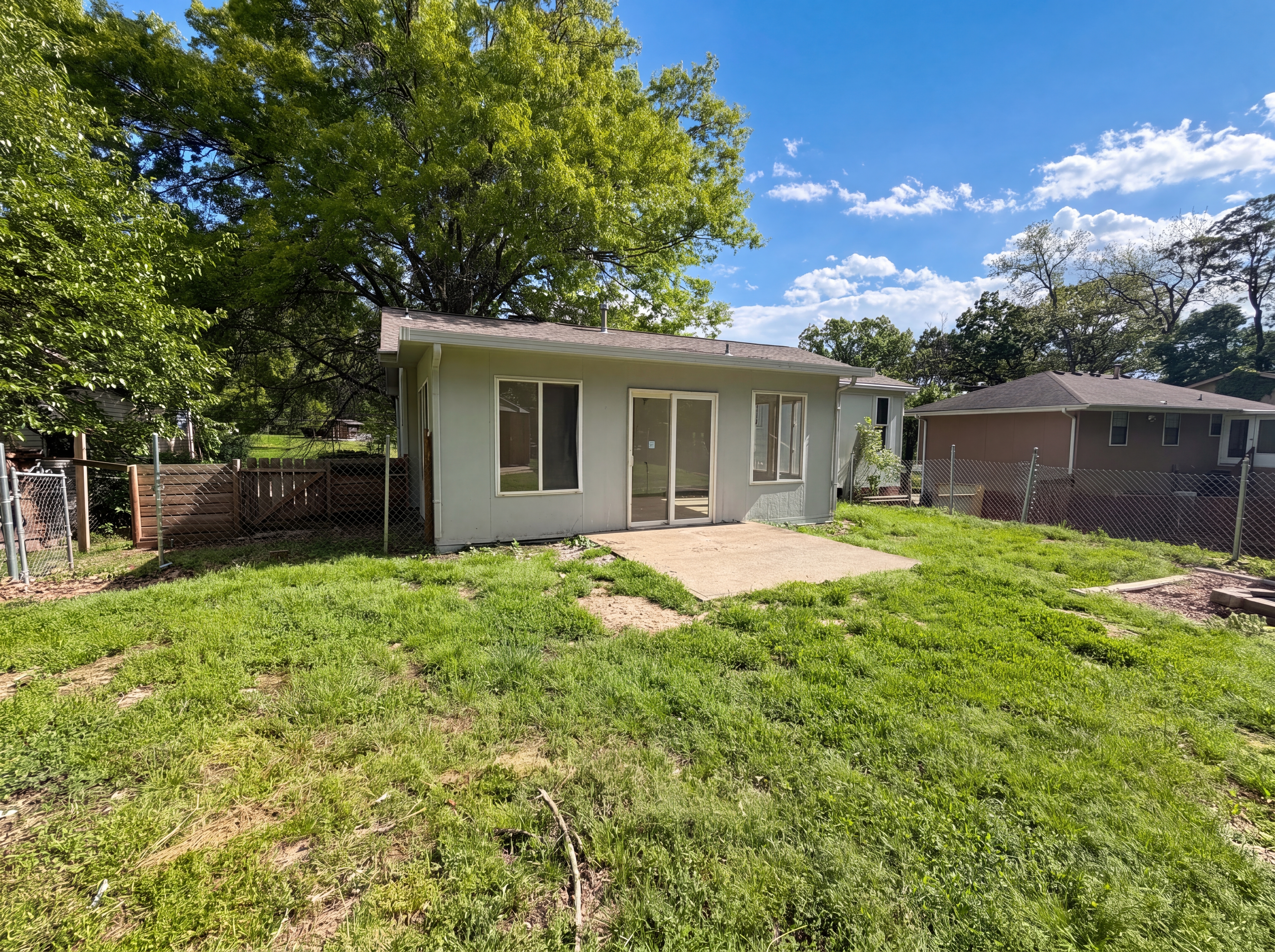 Photo 17 of 19 of 2808 NE 39th St, Kansas City, MO