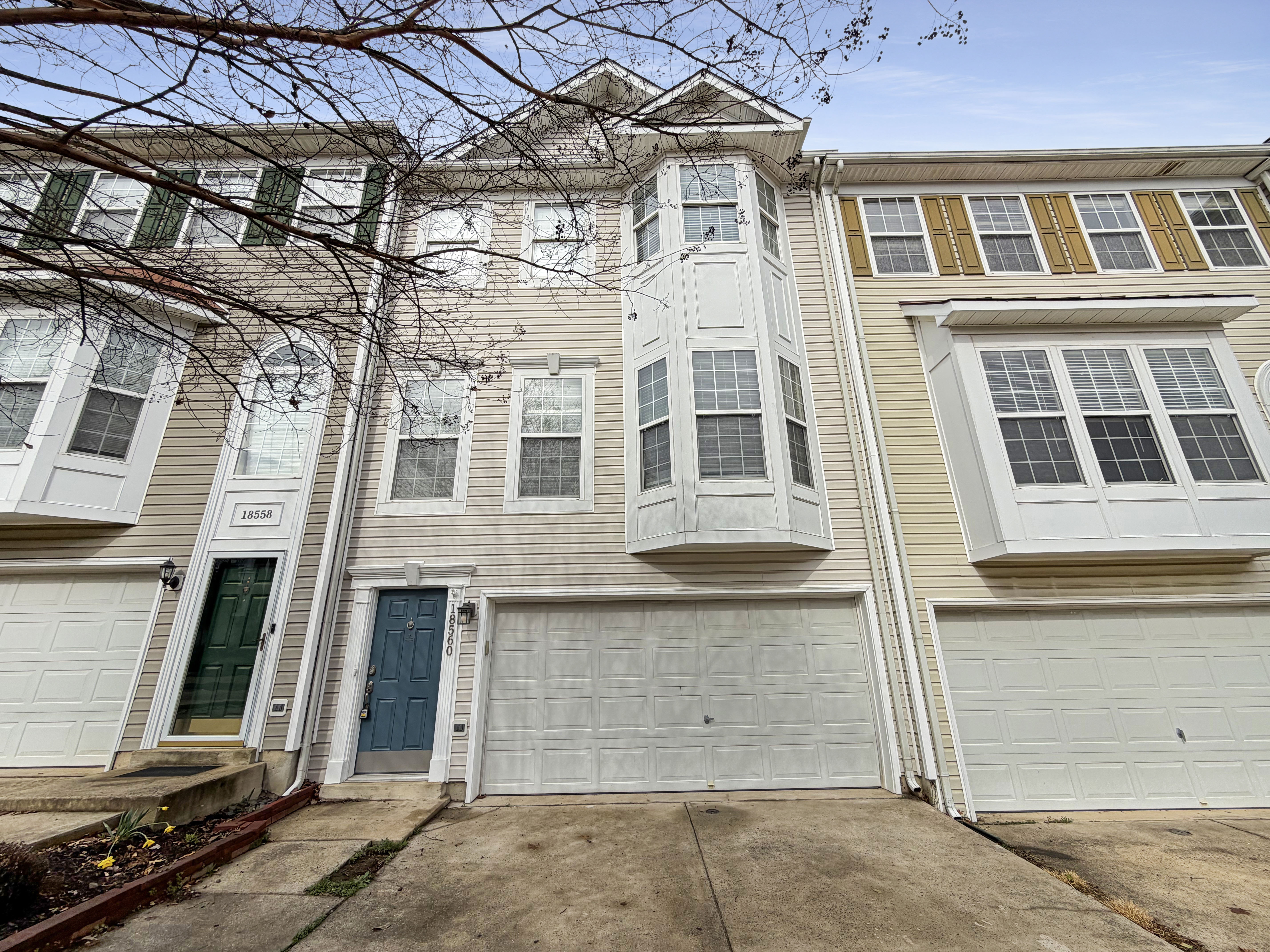 Photo 7 of 28 of 18560 Sierra Springs Sq, Leesburg, VA