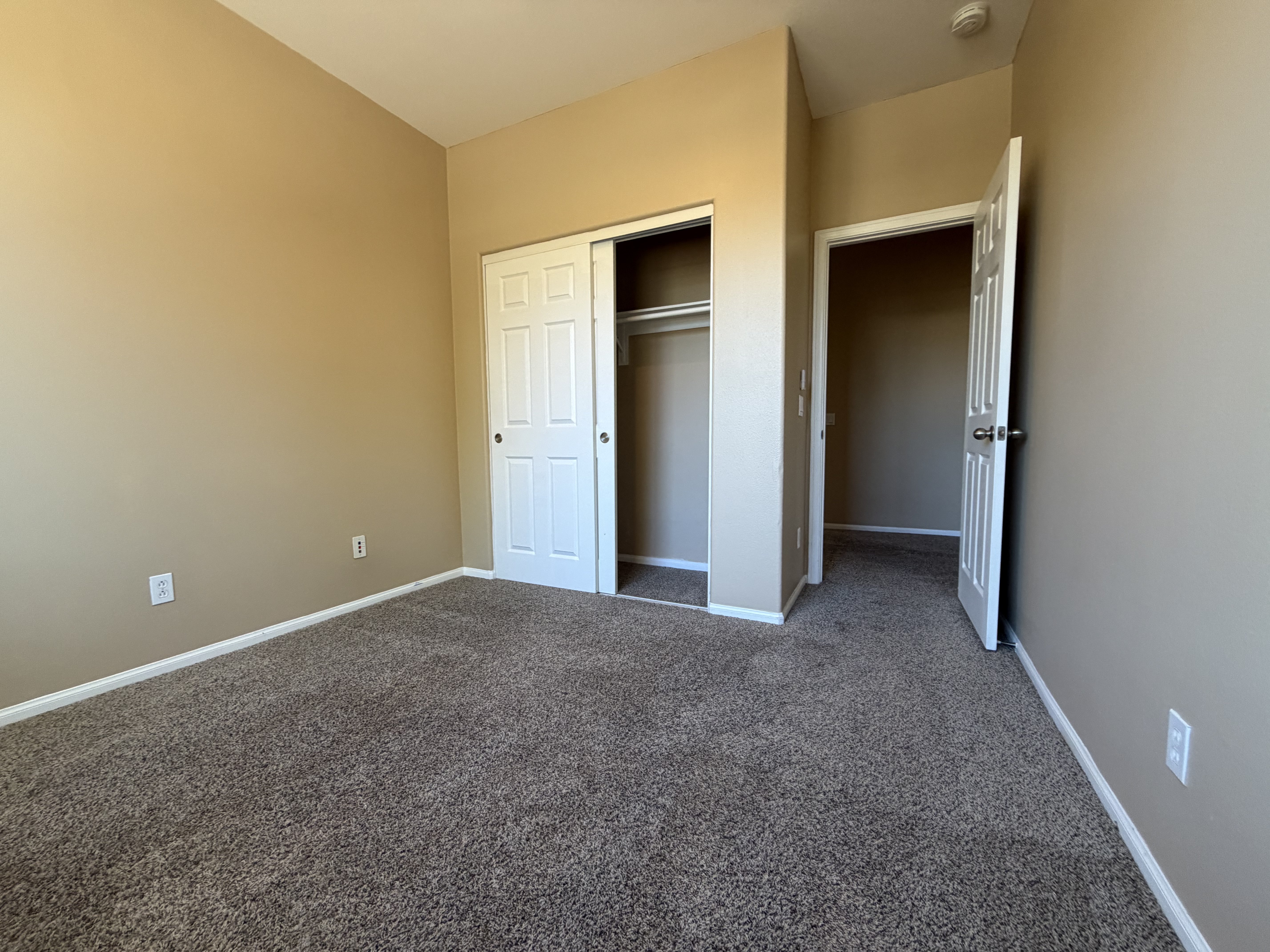 Photo 17 of 24 of 3136 Hibiscus Pt, Hemet, CA