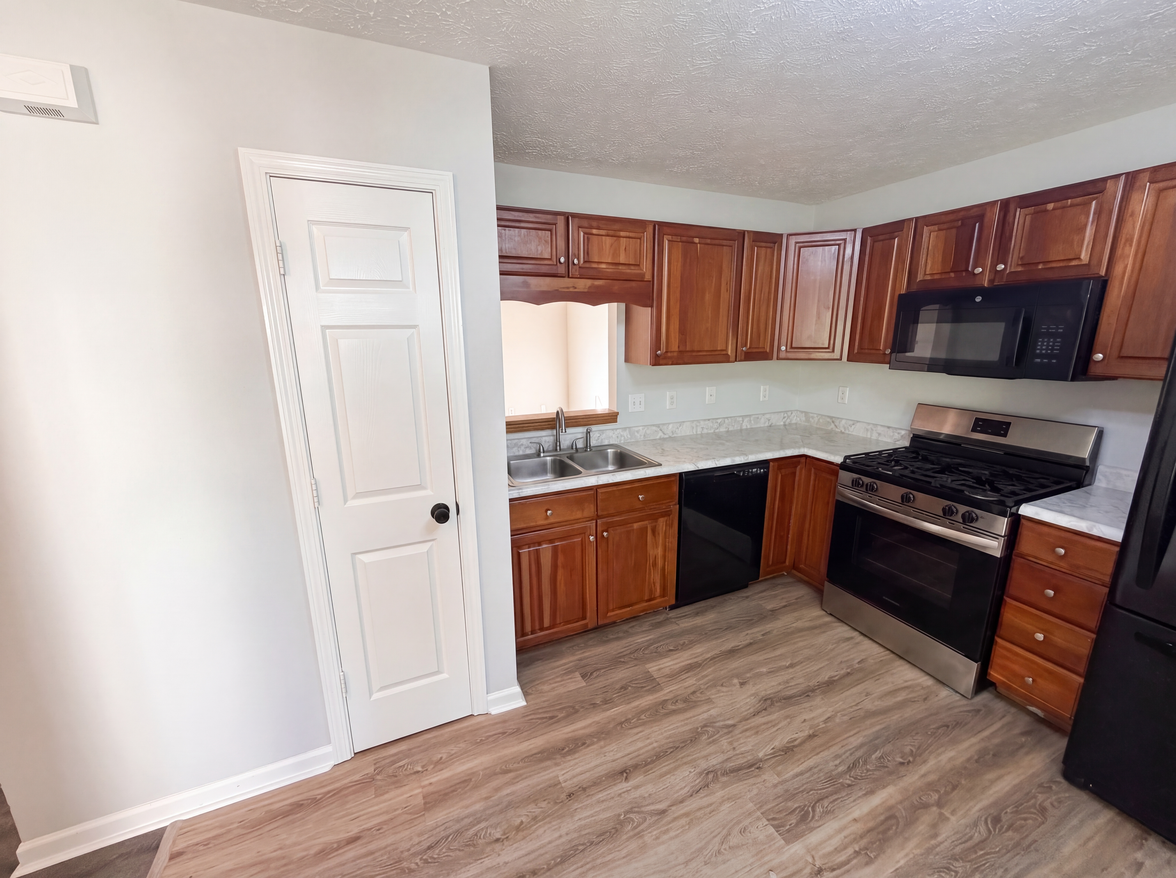 Photo 9 of 20 of 2027 Ferdinand Ct, Indianapolis, IN