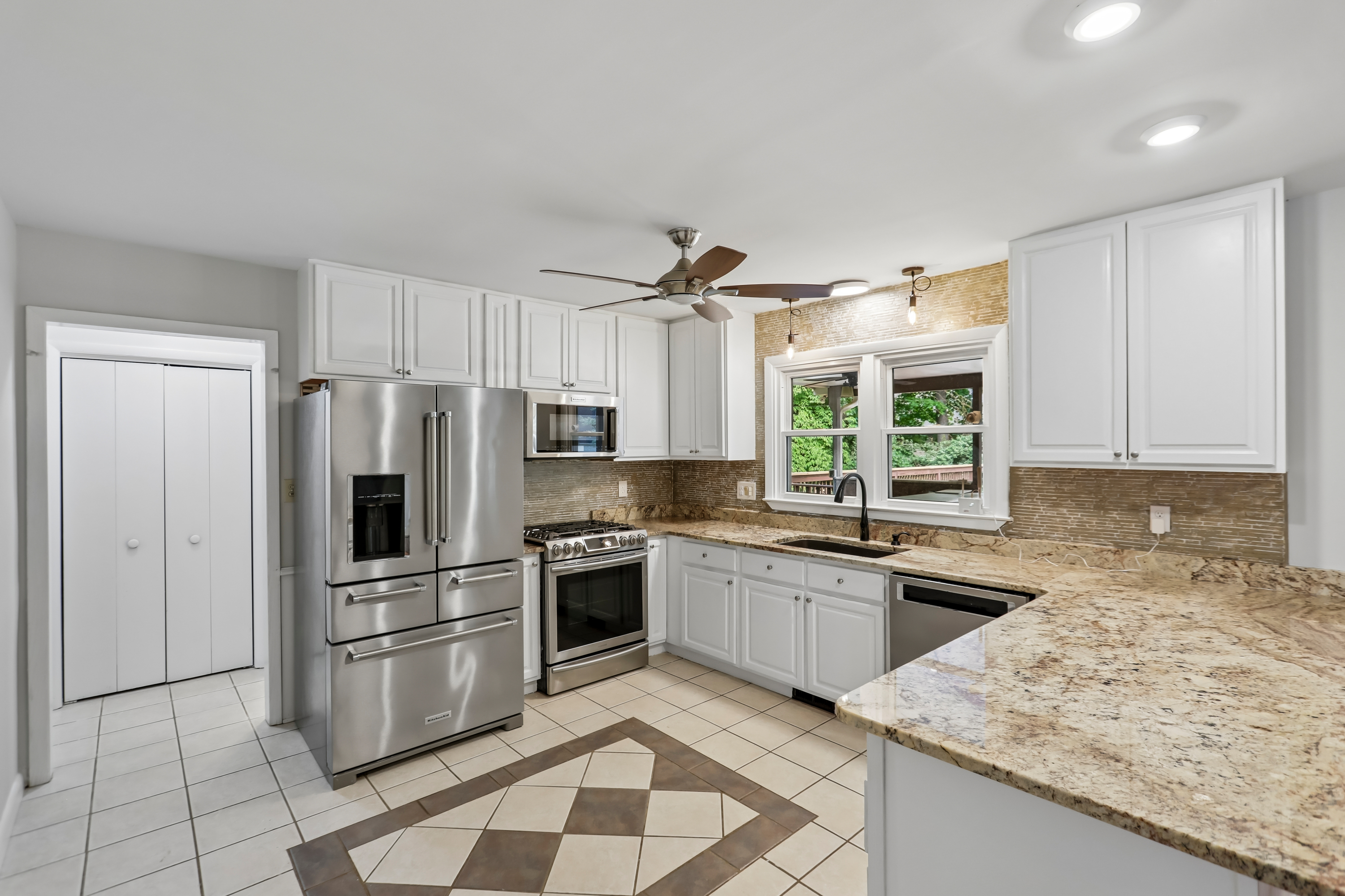 Photo 2 of 29 of 916 Quail Ave, Wake Forest, NC