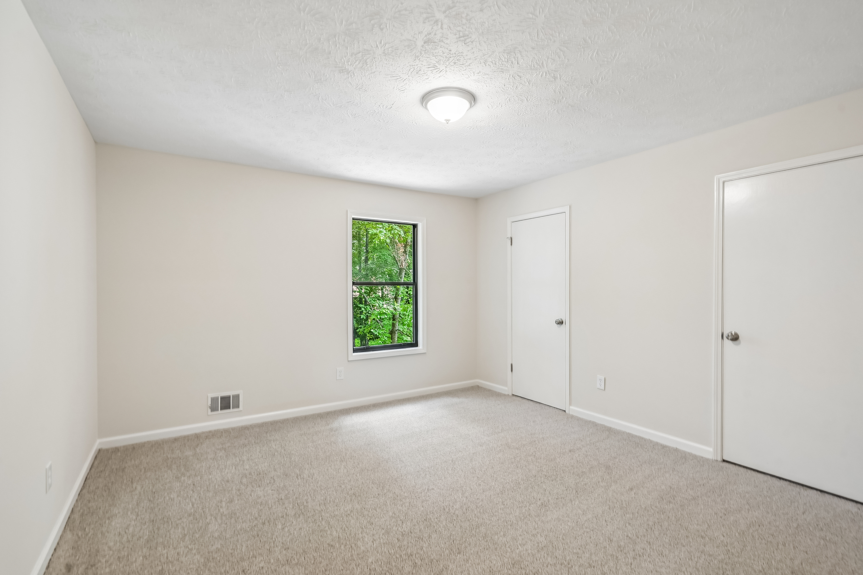 Photo 13 of 38 of 4927 Dillards Mill Way, Peachtree Corners, GA