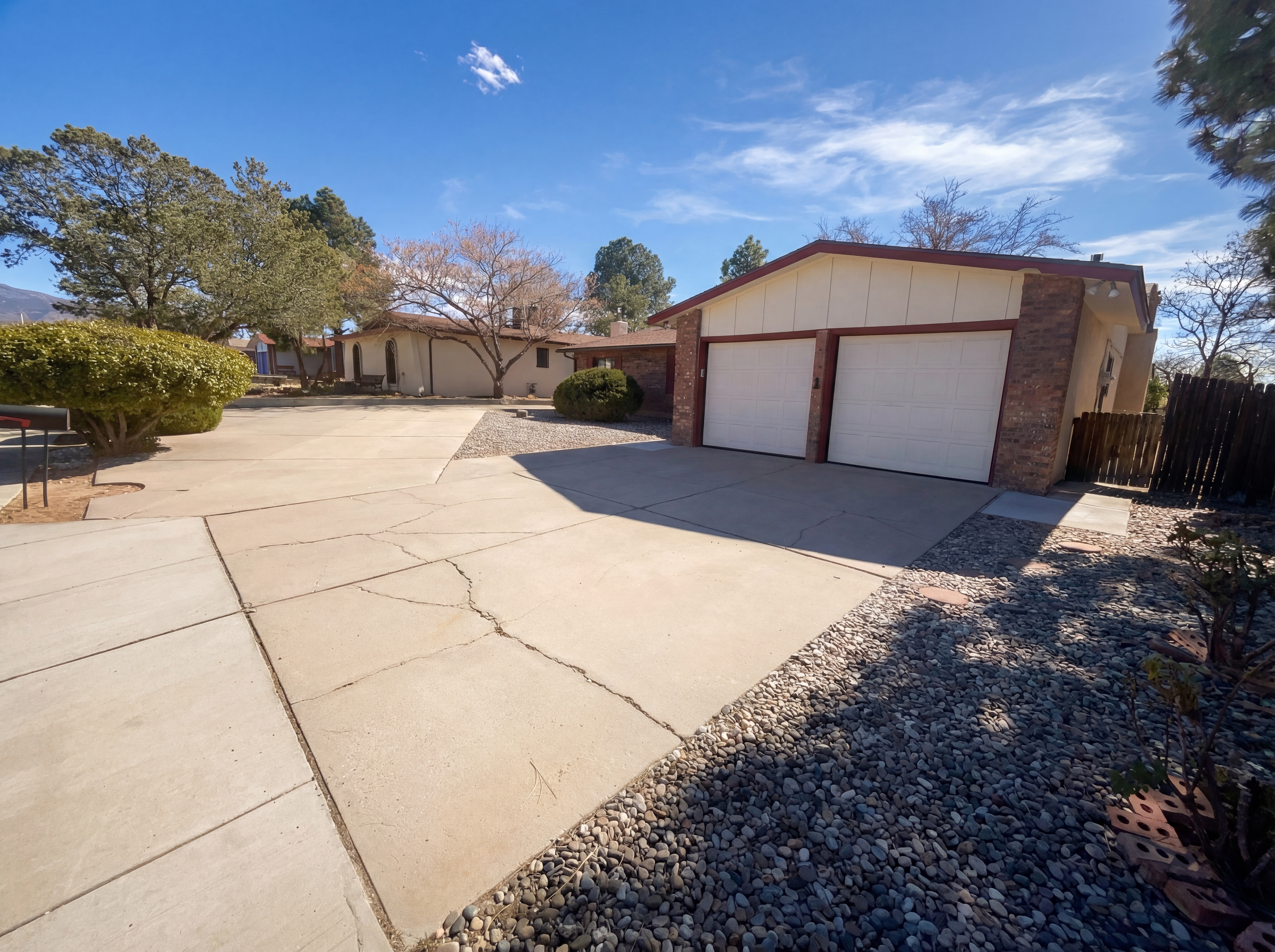 Photo 8 of 24 of 7212 Derickson Ave NE, Albuquerque, NM