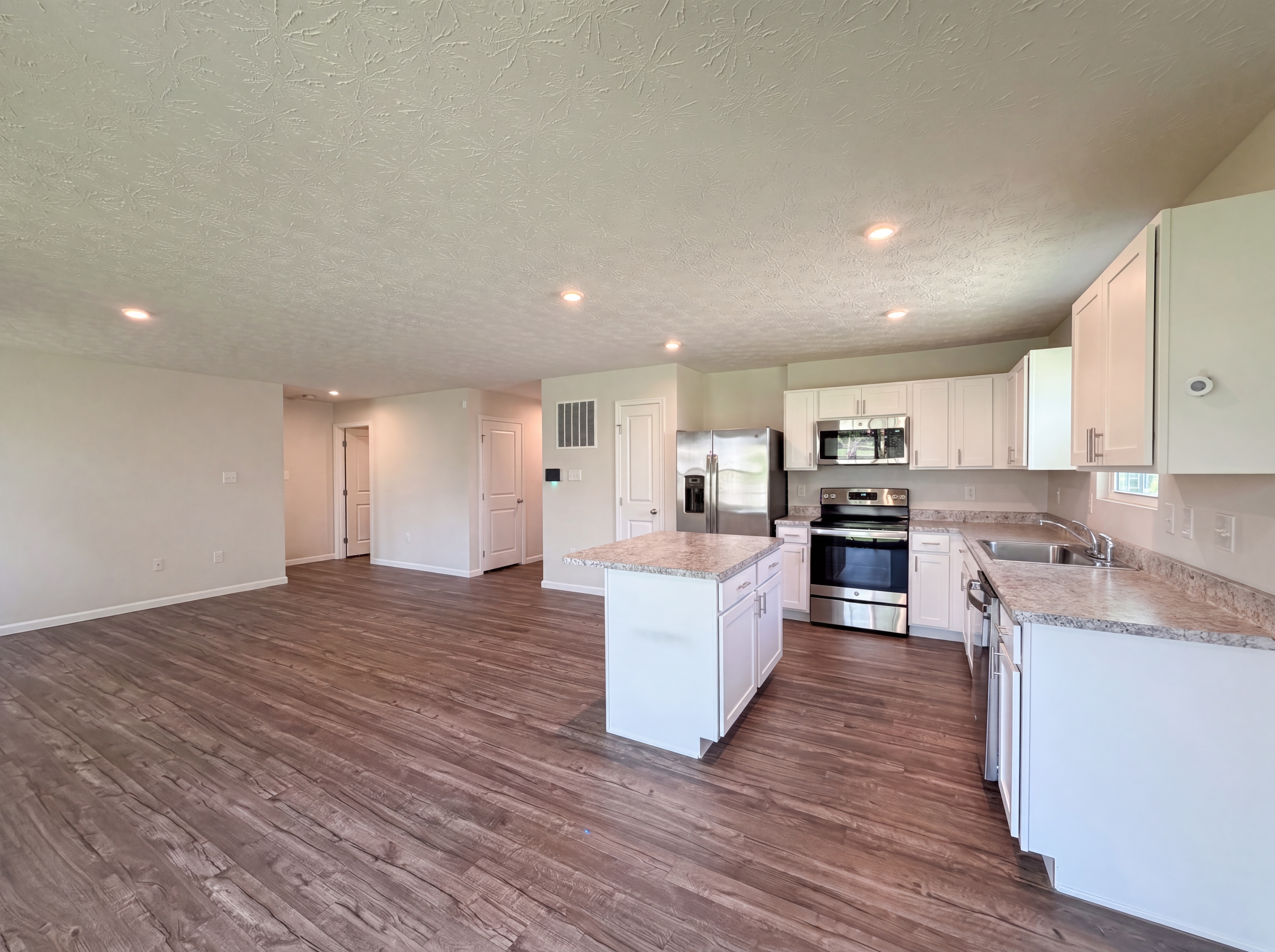 Photo 2 of 21 of 5790 Bentwood Dr, Middletown, OH