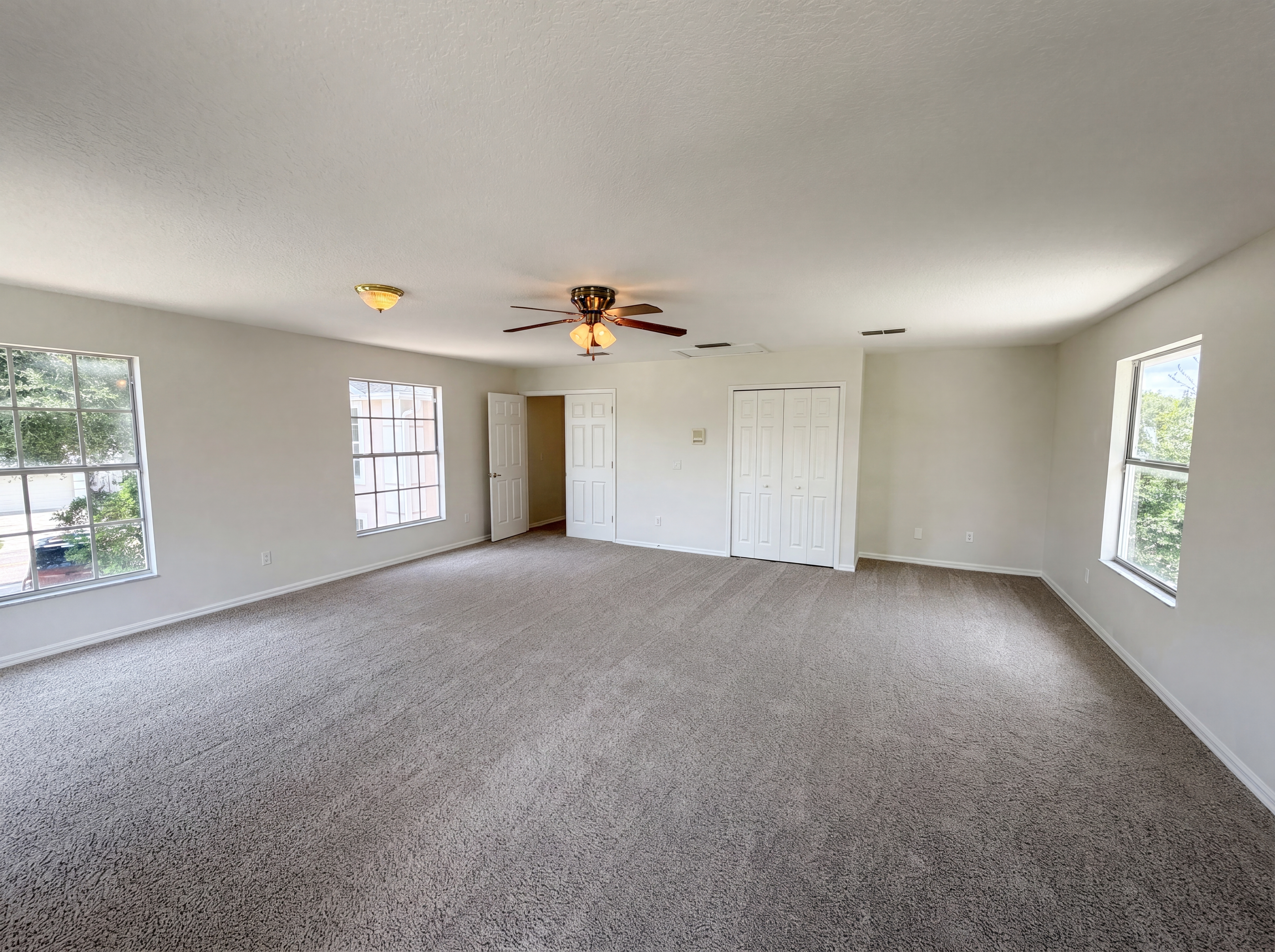 Photo 10 of 43 of 2270 Blossomwood Dr, Oviedo, FL