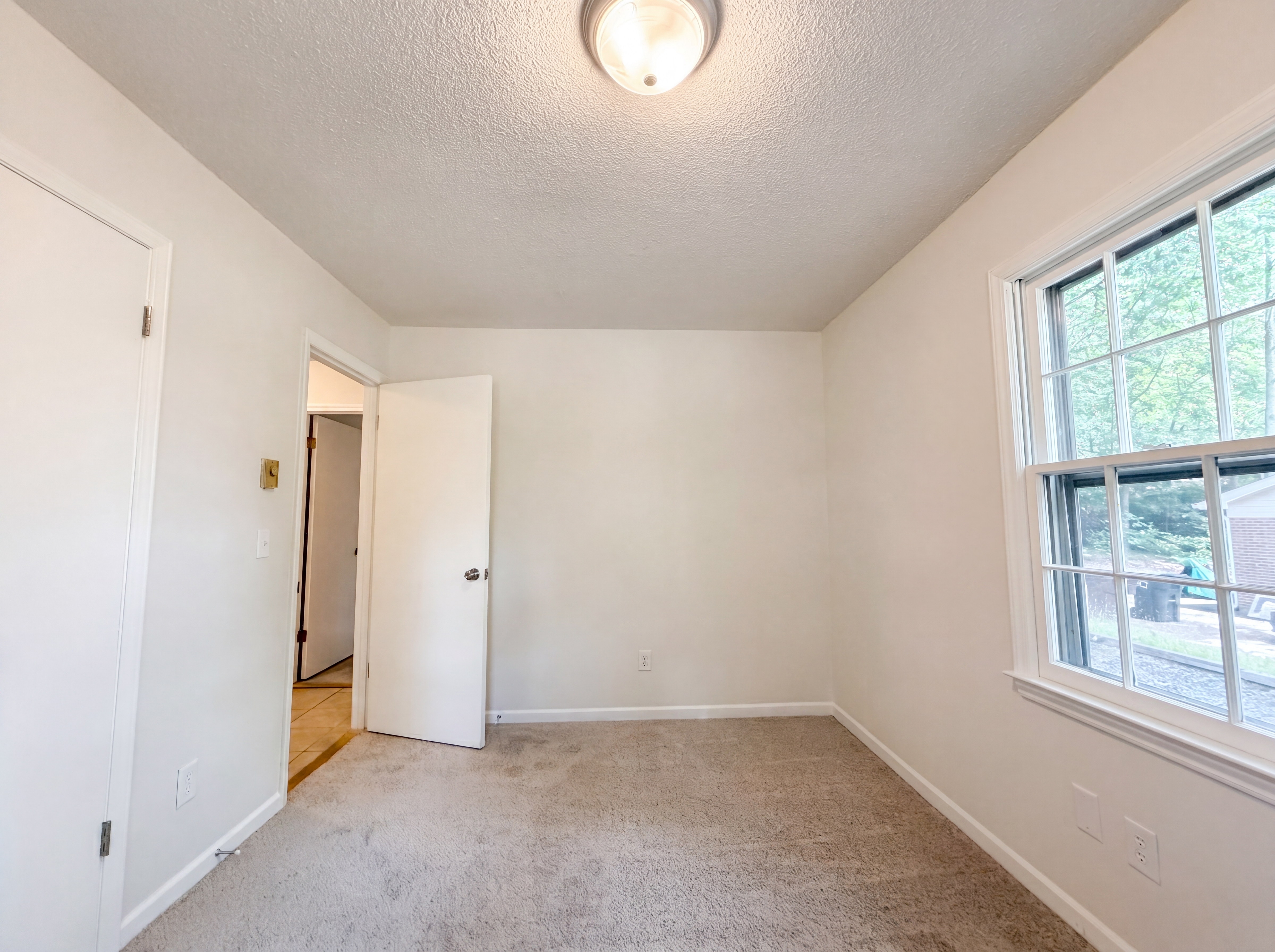 Photo 15 of 23 of 4708 Chaucer Dr, Greensboro, NC