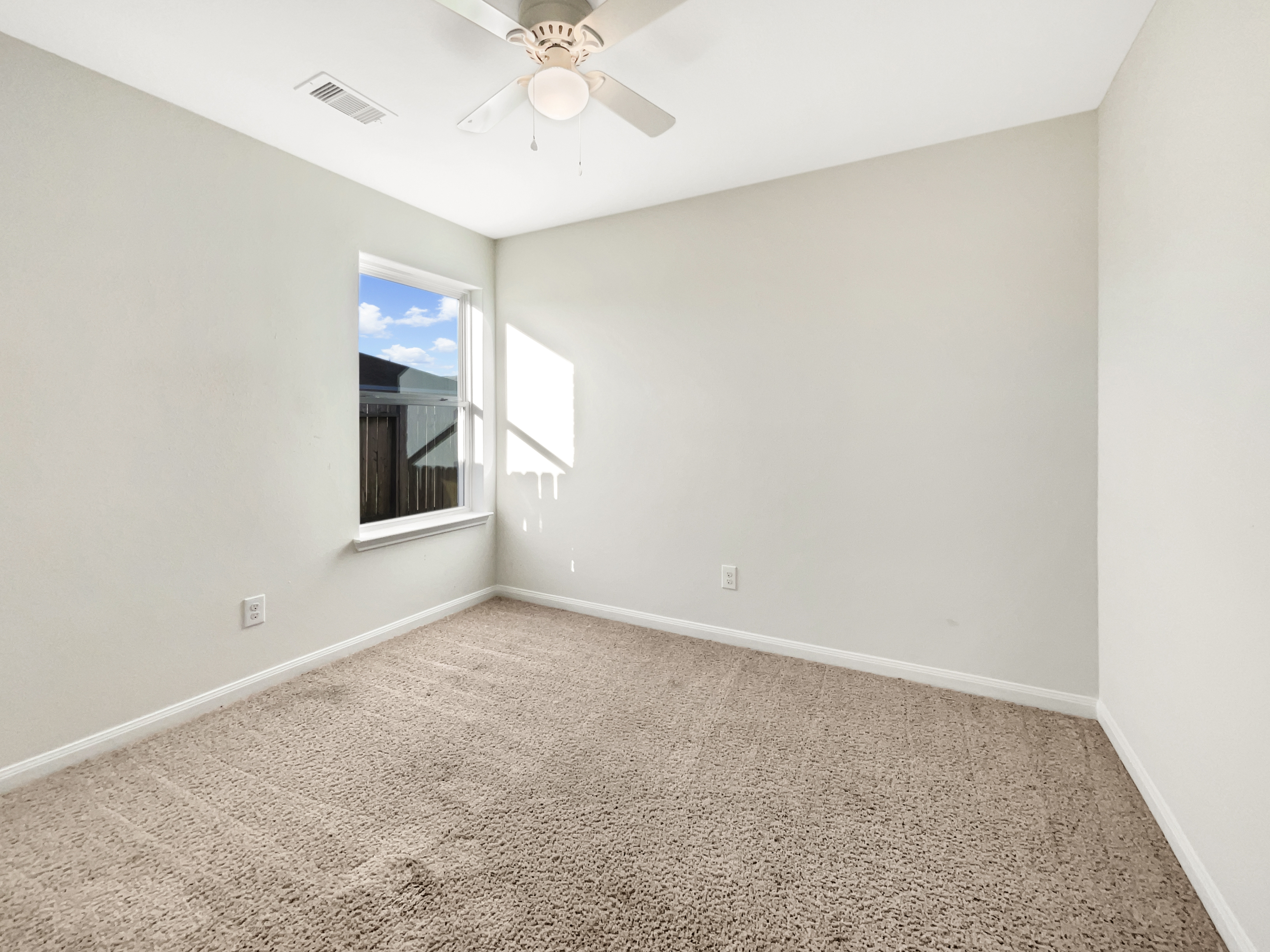 Photo 12 of 19 of 5122 Breezy Parke Ln, Richmond, TX
