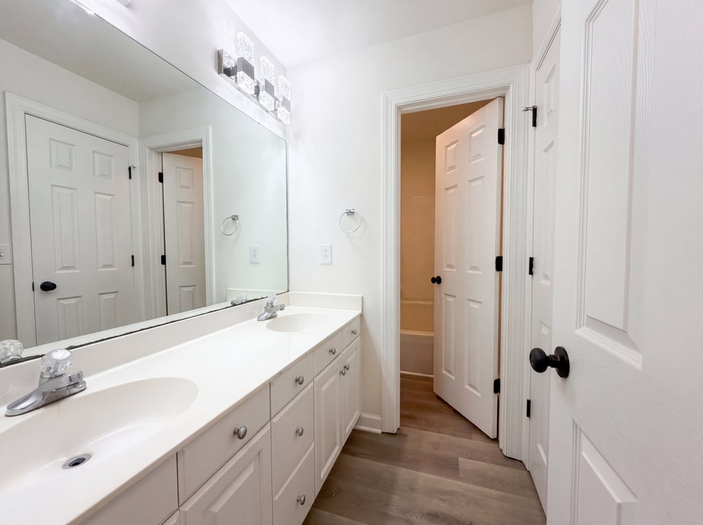 Photo 9 of 22 of 12209 Willingdon Rd, Huntersville, NC