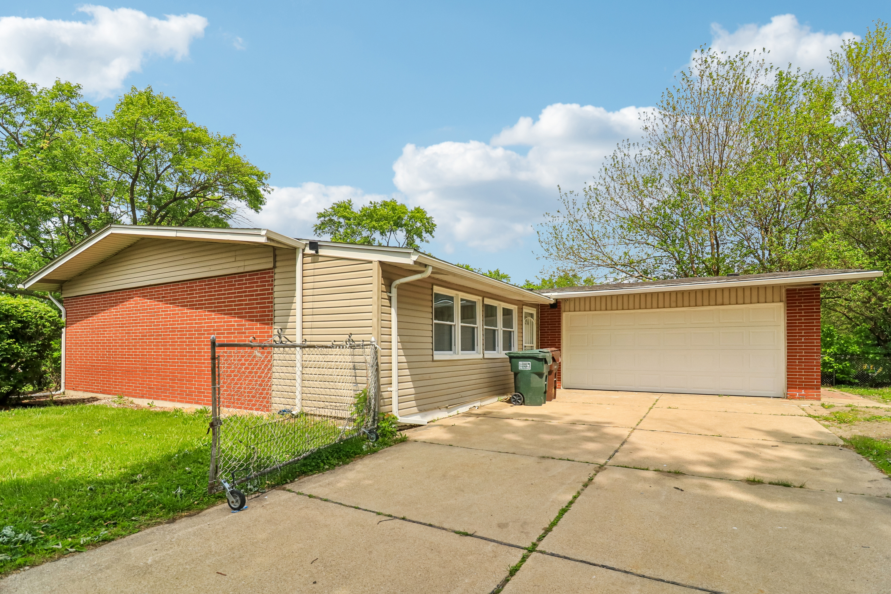 Photo 34 of 37 of 840 W Arquilla Dr, Glenwood, IL