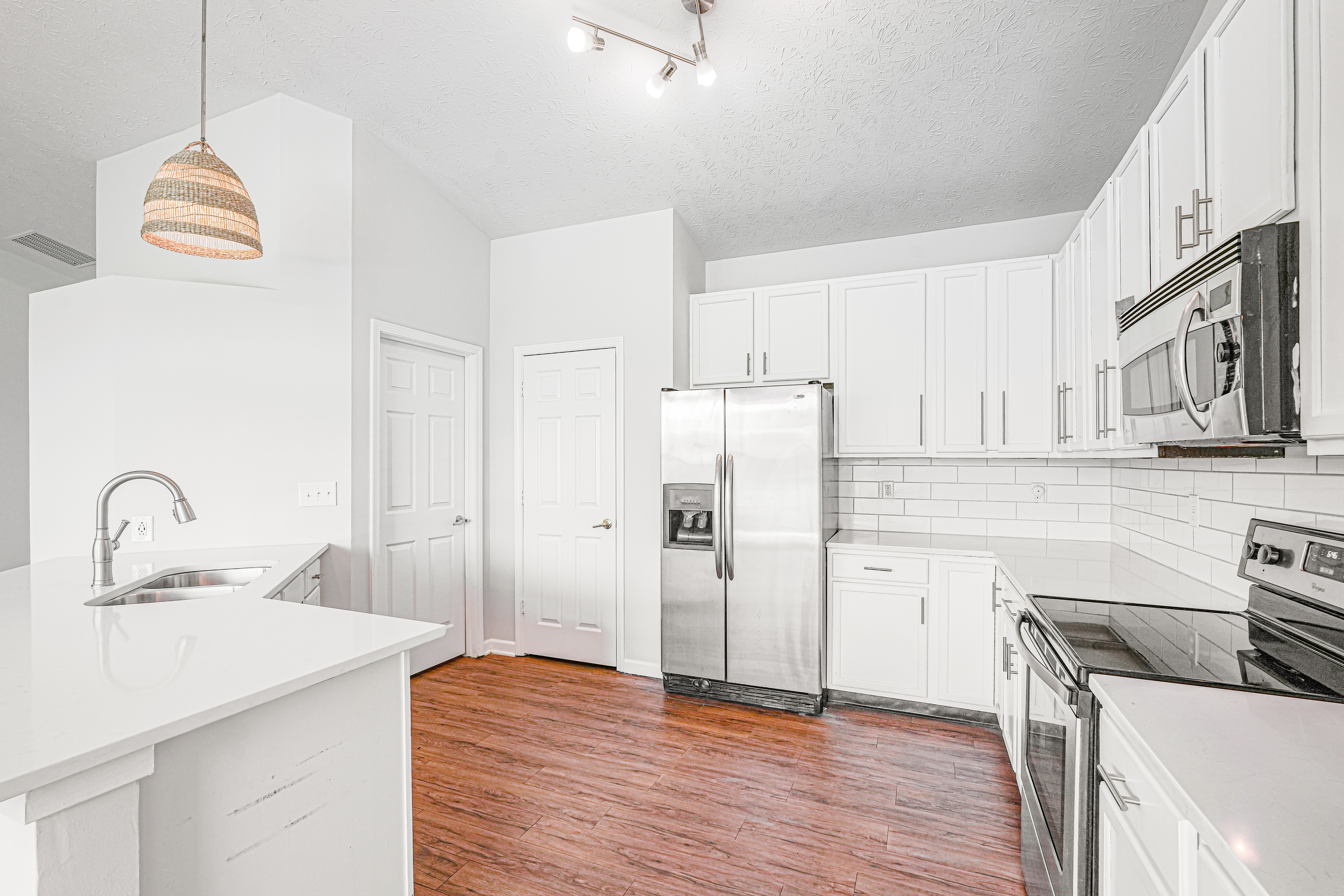 Photo 2 of 48 of 2082 Lawrin Ct, Indianapolis, IN