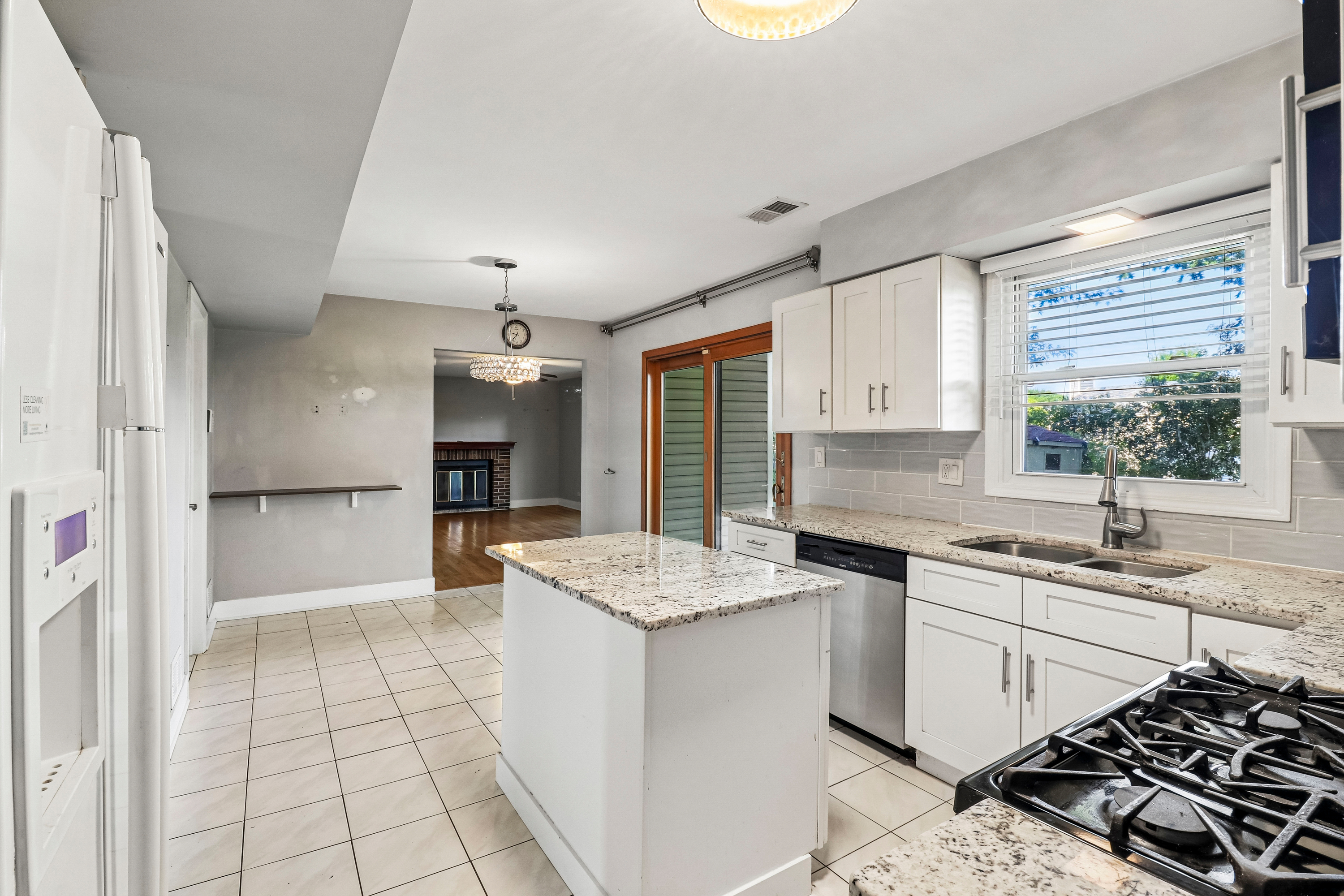 Photo 21 of 39 of 702 Buffalo Cir, Carol Stream, IL