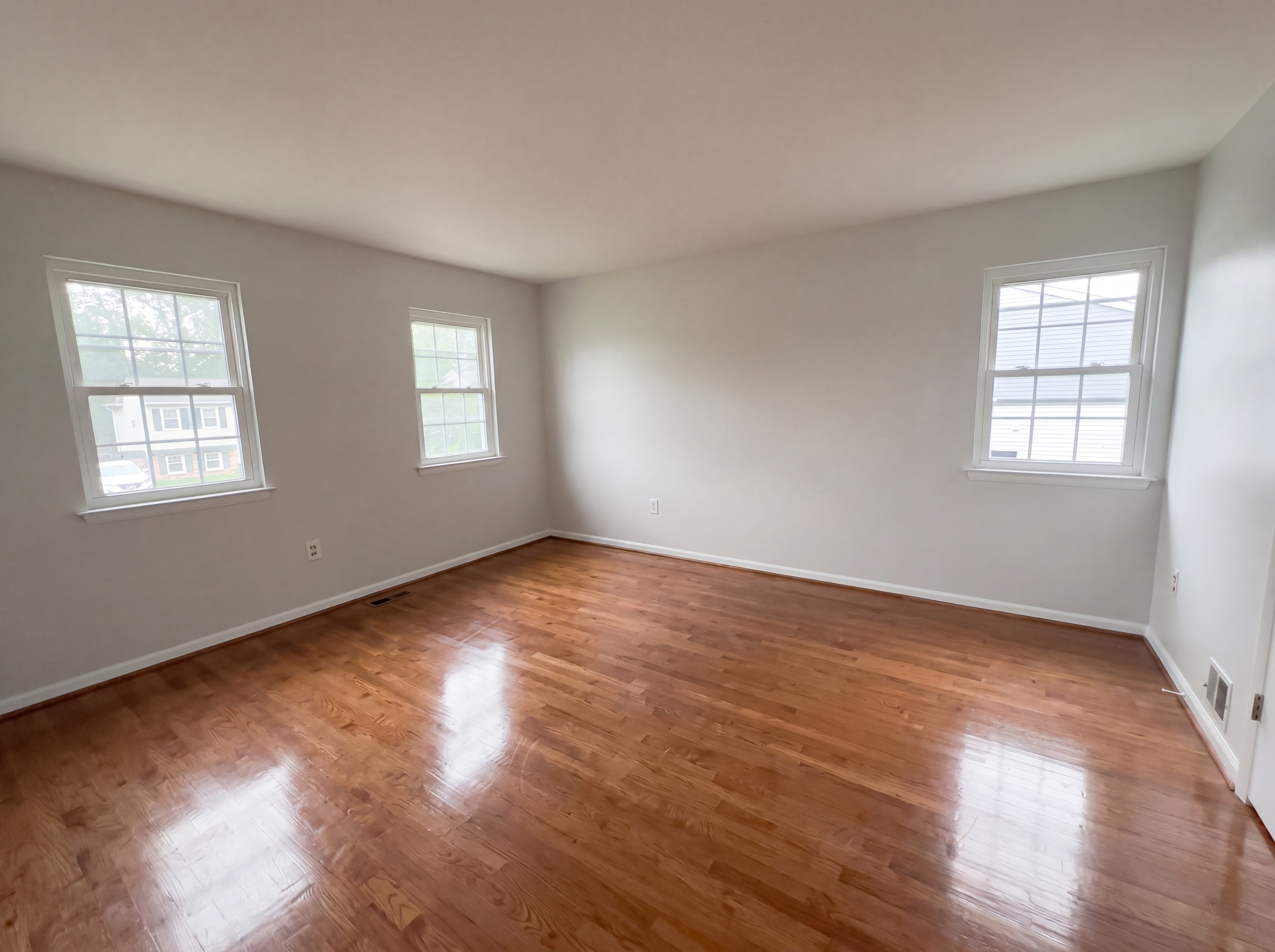 Photo 4 of 23 of 14281 Princedale Dr, Woodbridge, VA