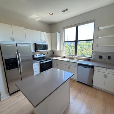 Property photo 2 of 542 N McDowell St