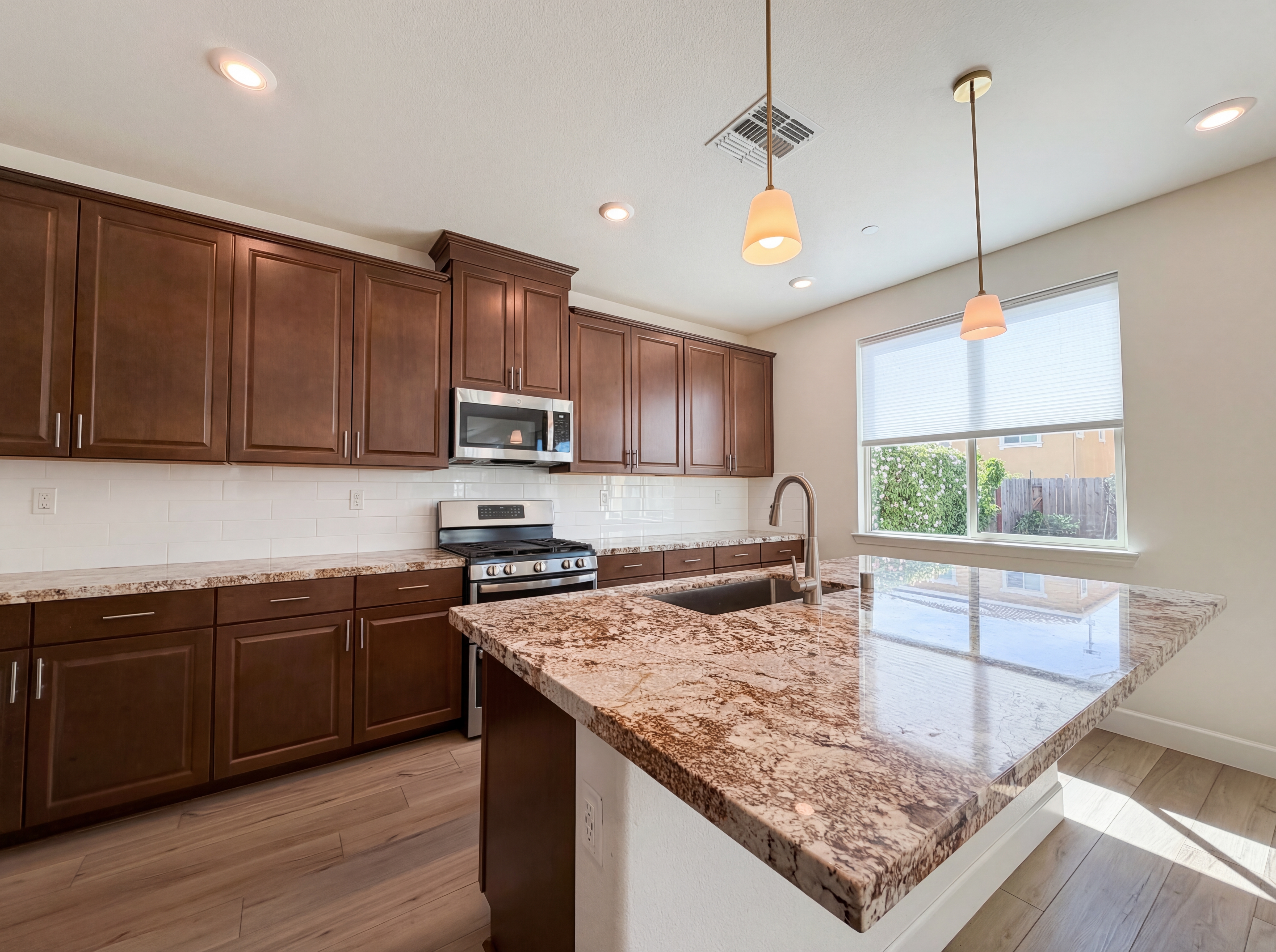 Photo 20 of 42 of 8778 Encore Way, Elk Grove, CA