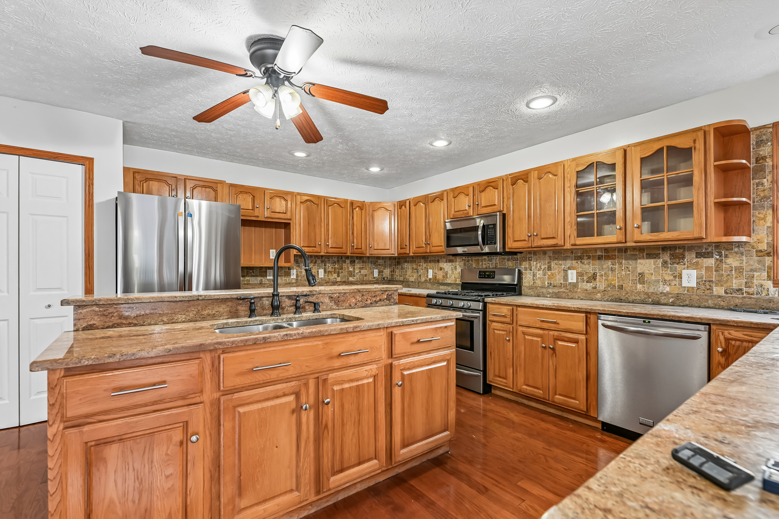 Photo 18 of 42 of 2145 Overland Ave NE, Warren, OH