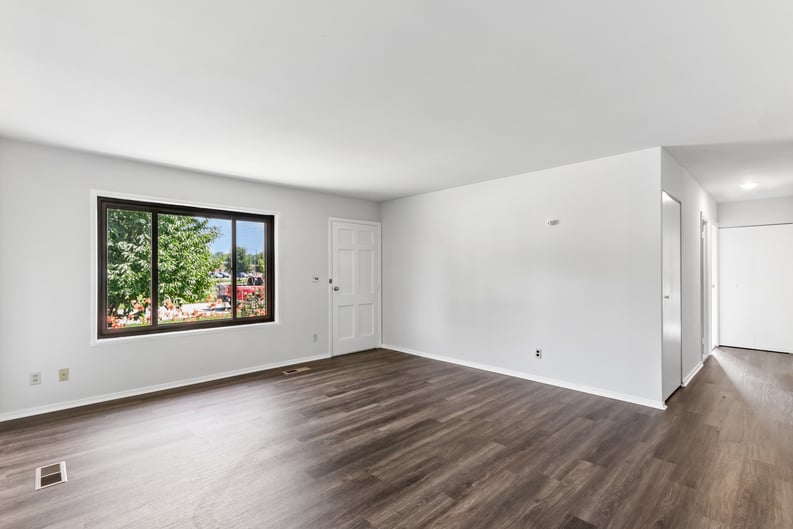Property photo 3 of 1006 Longfellow Ln
