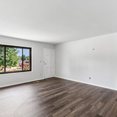 Property photo 3 of 1006 Longfellow Ln