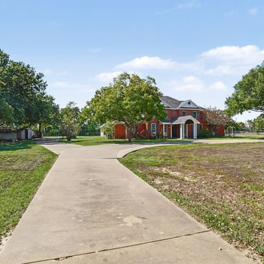 Property photo 3 of 8304 Karen Ln