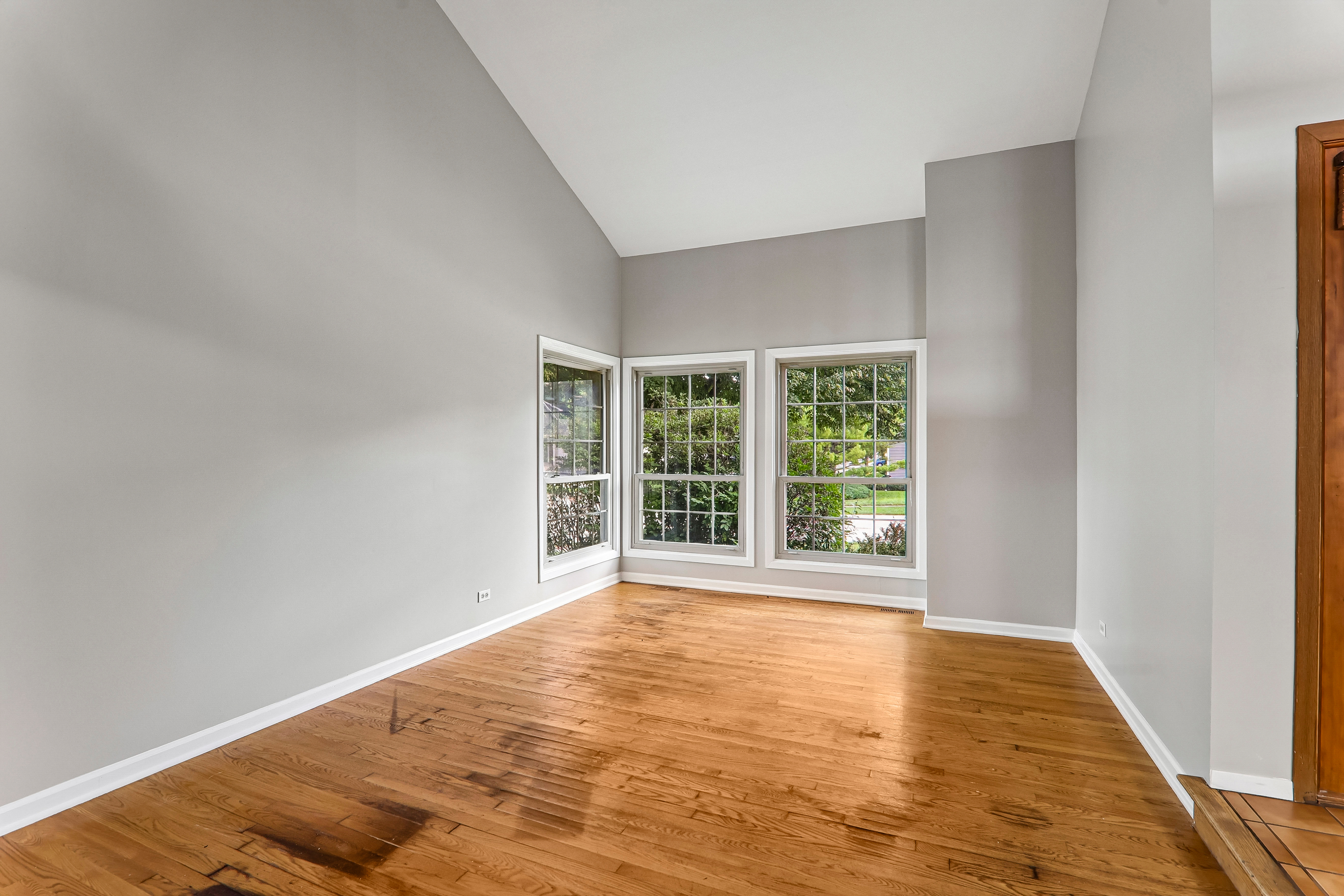 Photo 11 of 41 of 4399 Bluebird Ct, Gurnee, IL