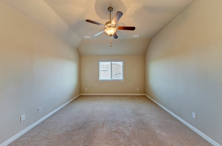 Photo 14 of 27 - 632 Swift Current Dr, Crowley, TX 76036