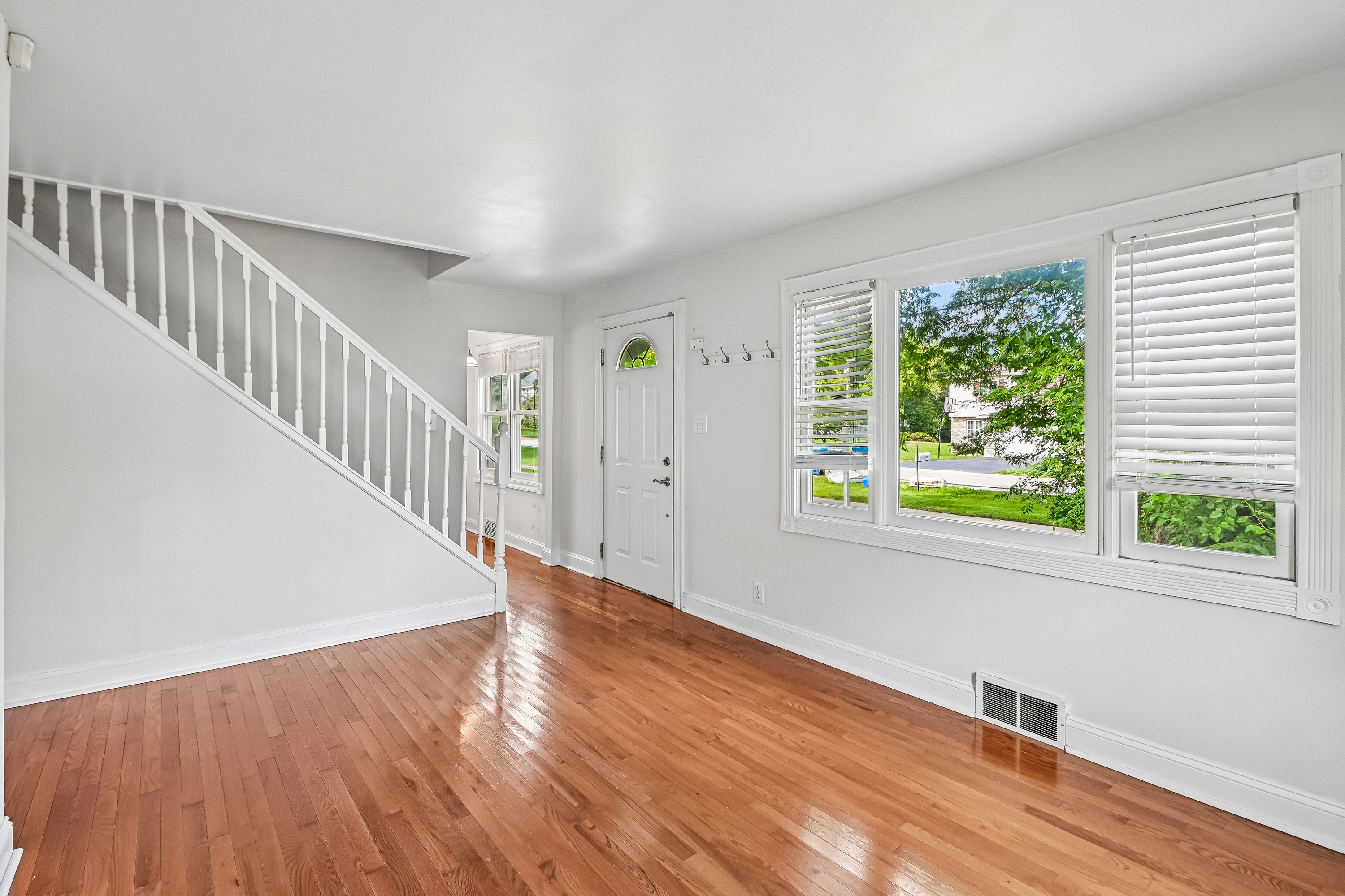 Photo 44 of 72 of 4811 Roslyn Rd, Downers Grove, IL