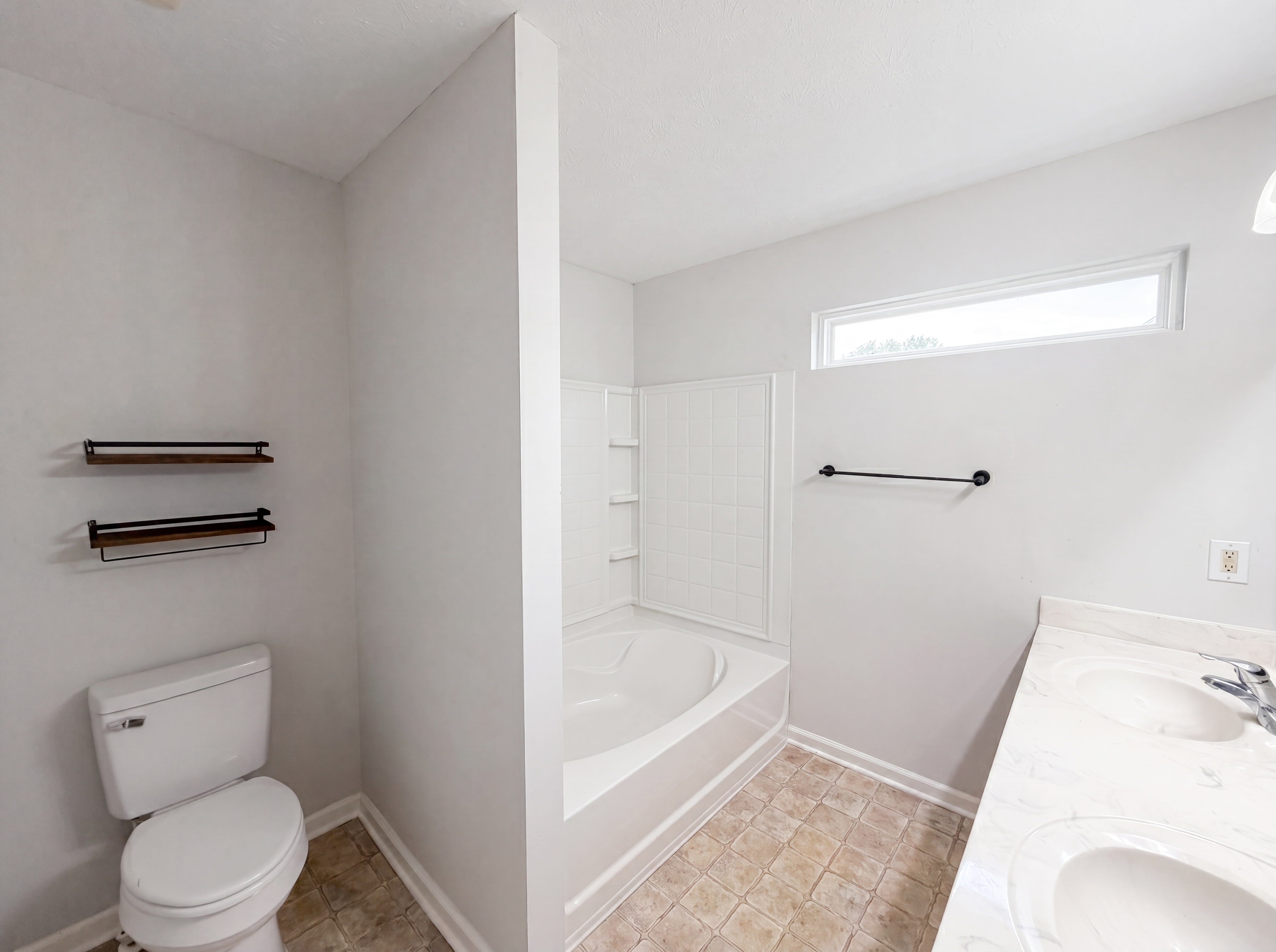 Photo 6 of 17 of 8369 Sotheby Dr, Indianapolis, IN