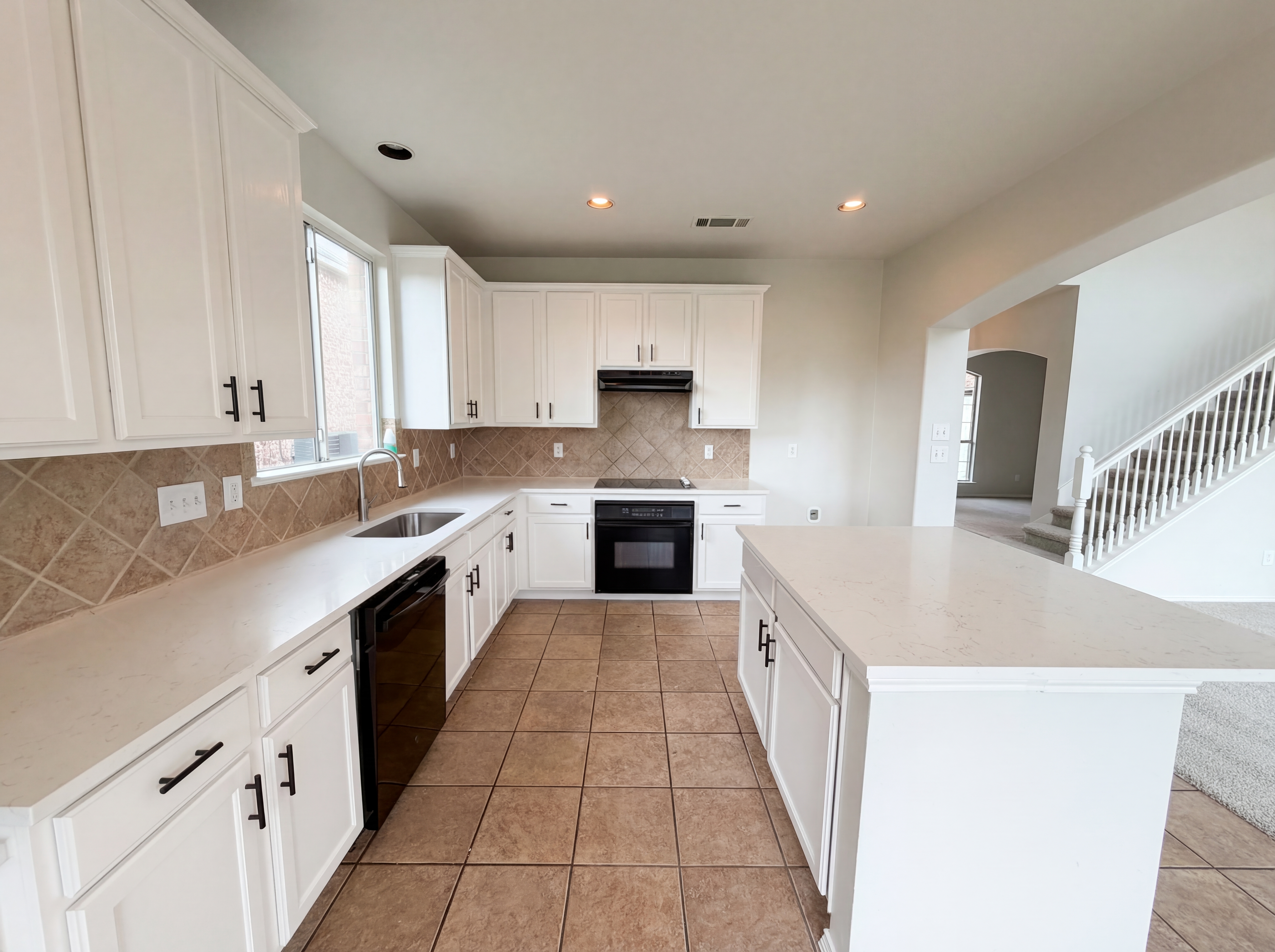Photo 2 of 24 of 916 Matagorda Ln, Desoto, TX