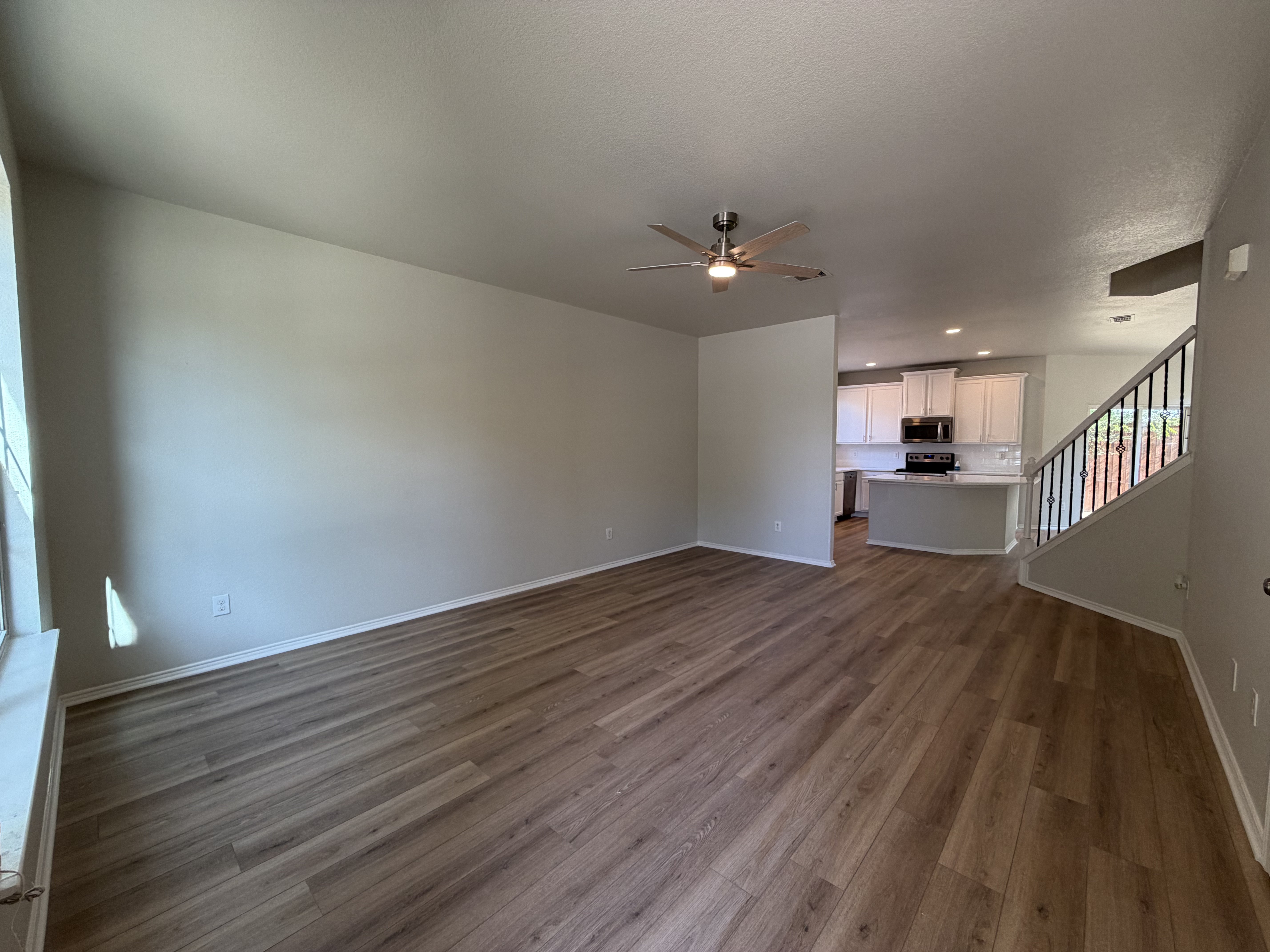 Photo 3 of 32 of 3933 Grizzly Hills Cir, Fort Worth, TX