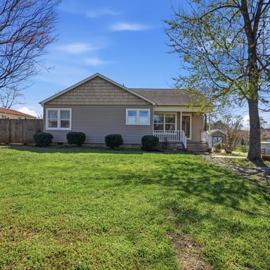 Property photo 1 of 210 Gale Dr NE