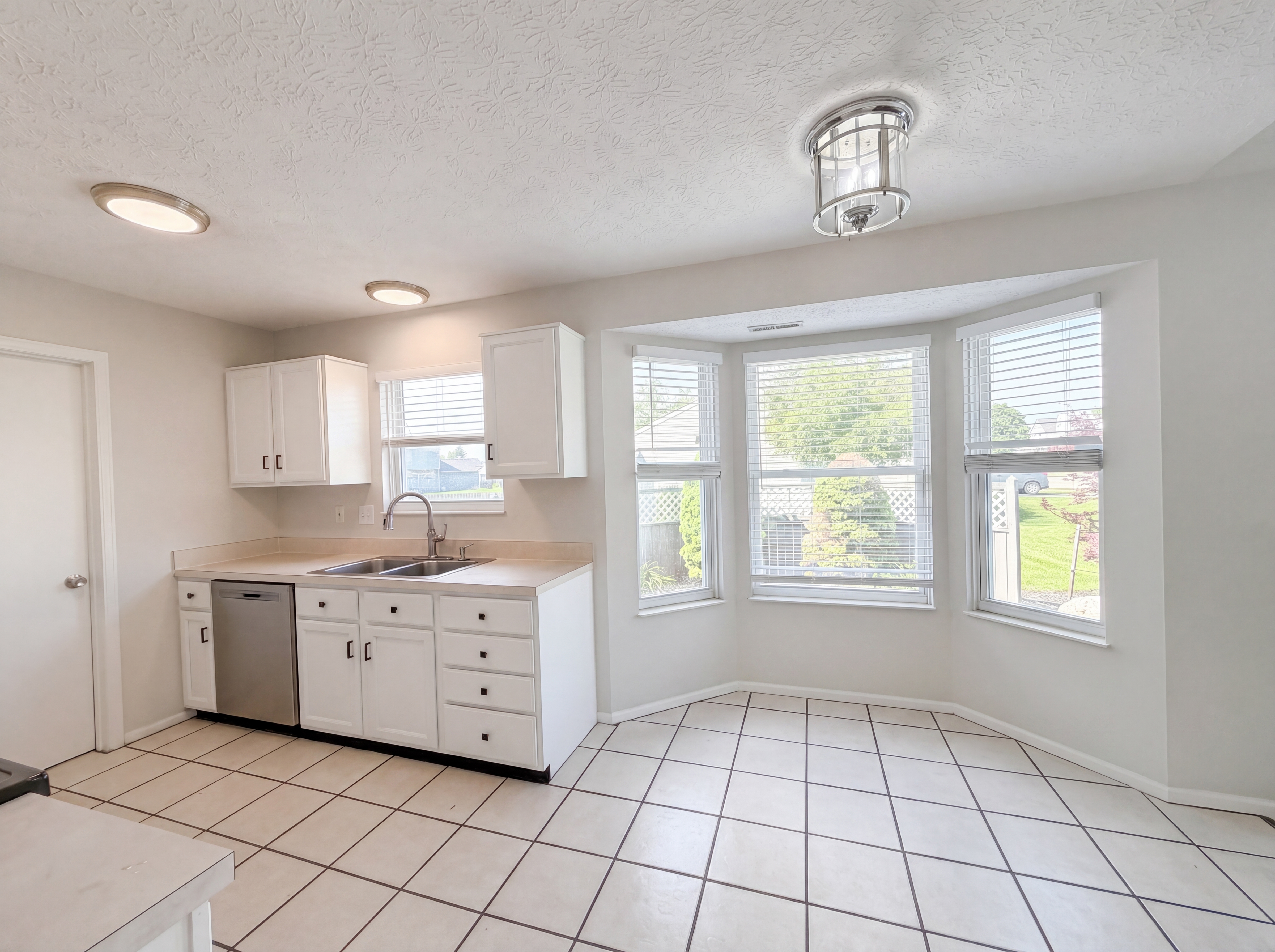 Photo 7 of 25 of 7296 Candlestone Dr, Reynoldsburg, OH