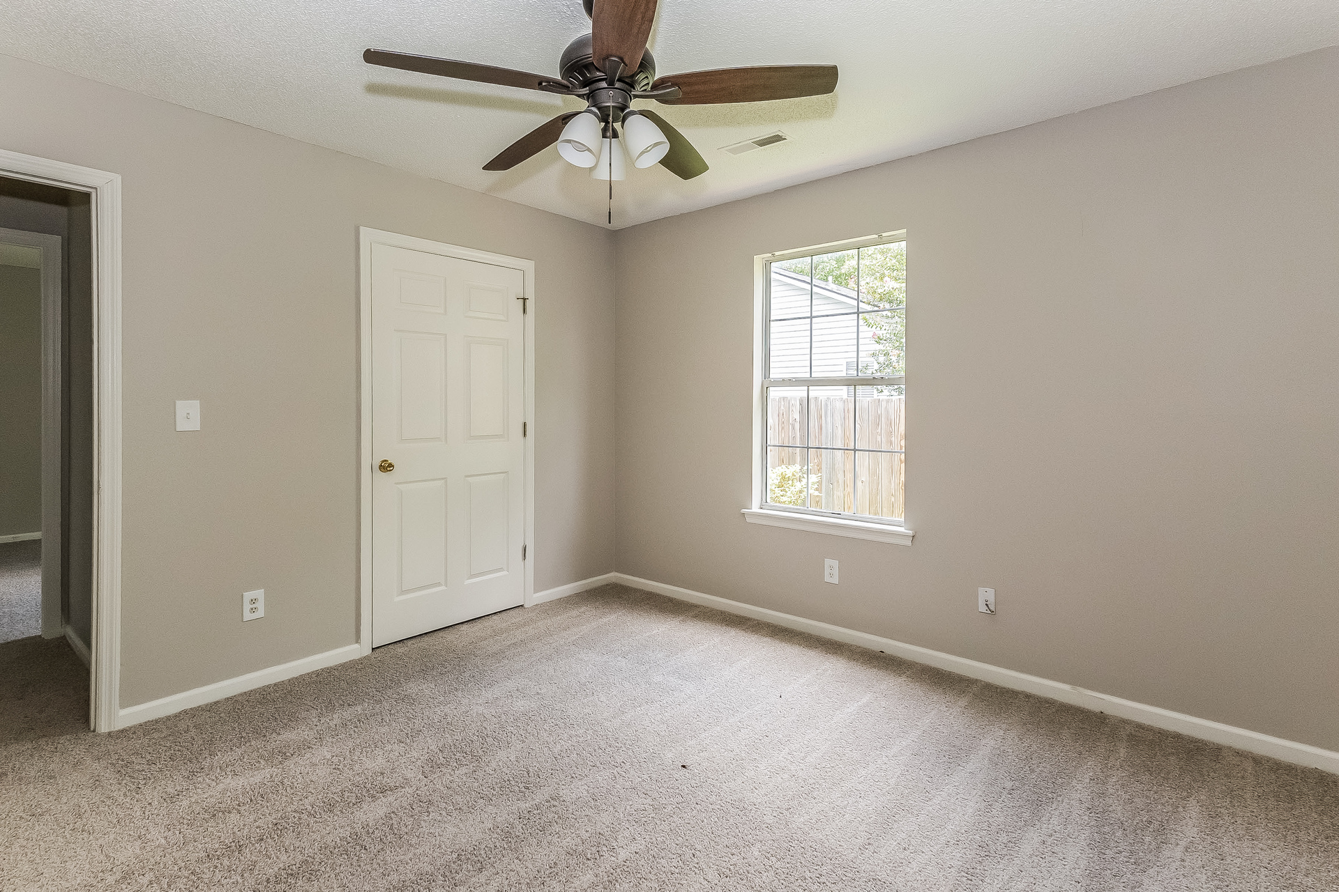 Photo 11 of 21 of 1305 Aubry Dr, Moncks Corner, SC