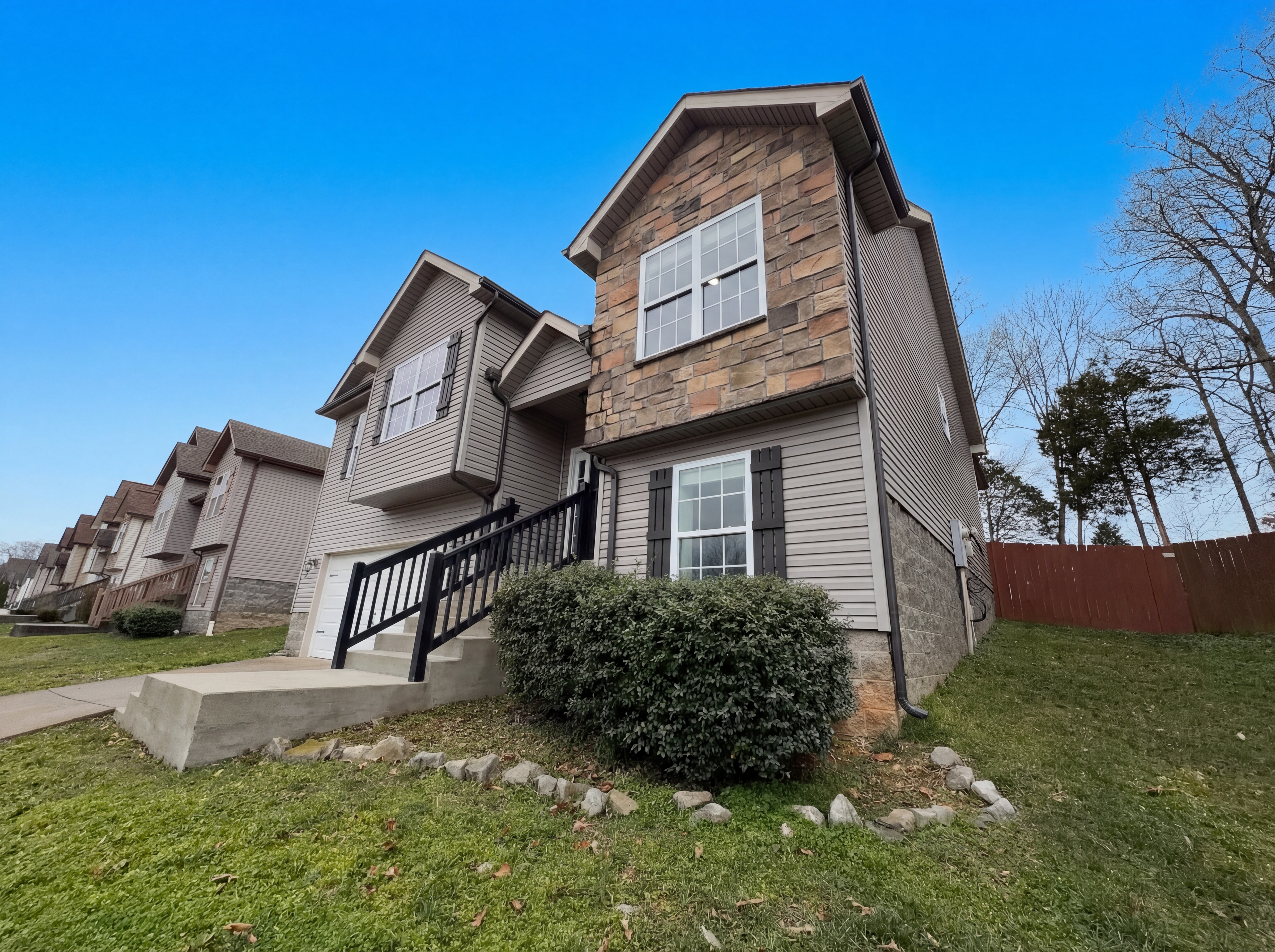 Photo 20 of 22 of 432 Leslie Wood Dr, Clarksville, TN