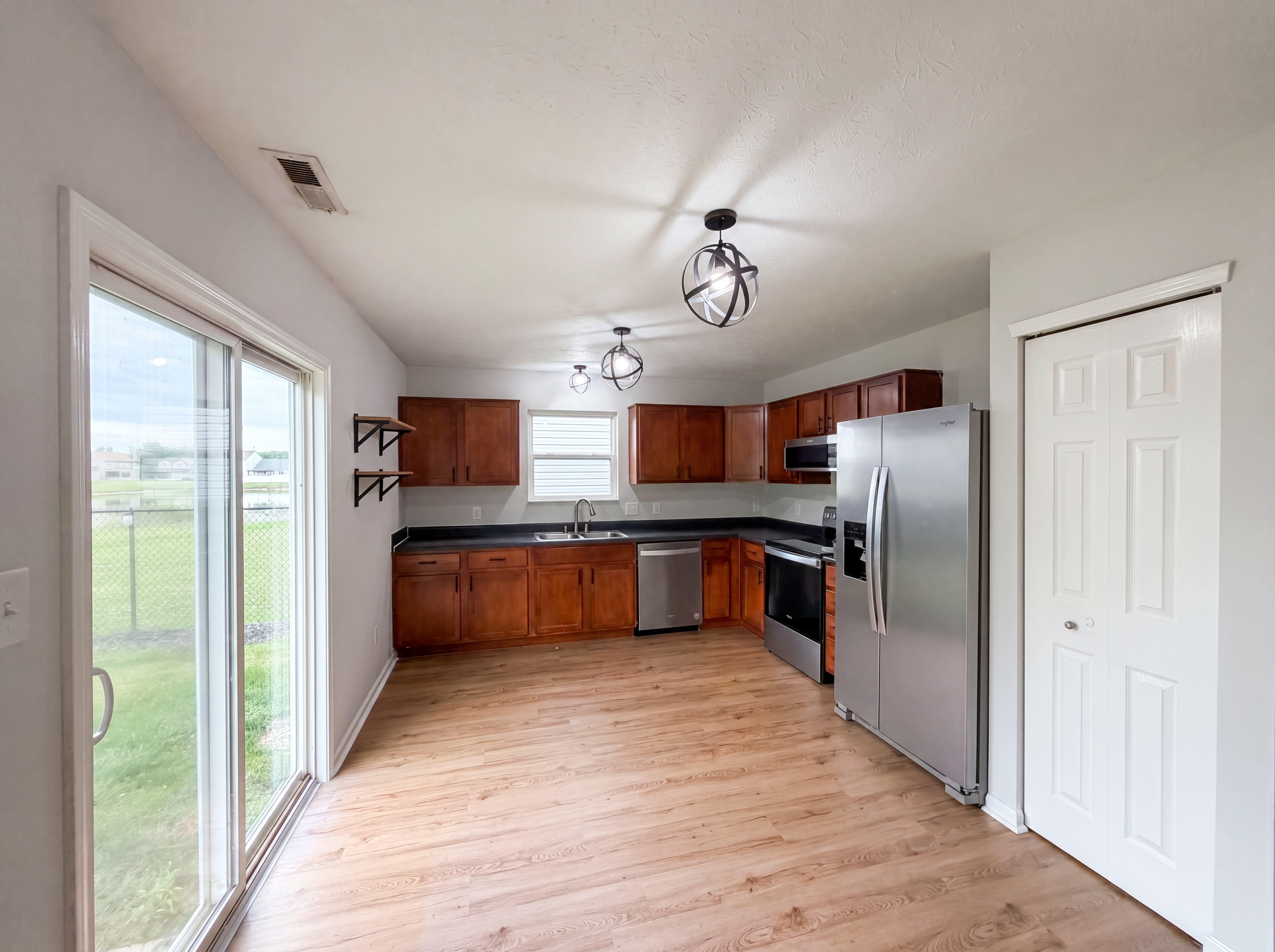 Photo 2 of 17 of 8369 Sotheby Dr, Indianapolis, IN