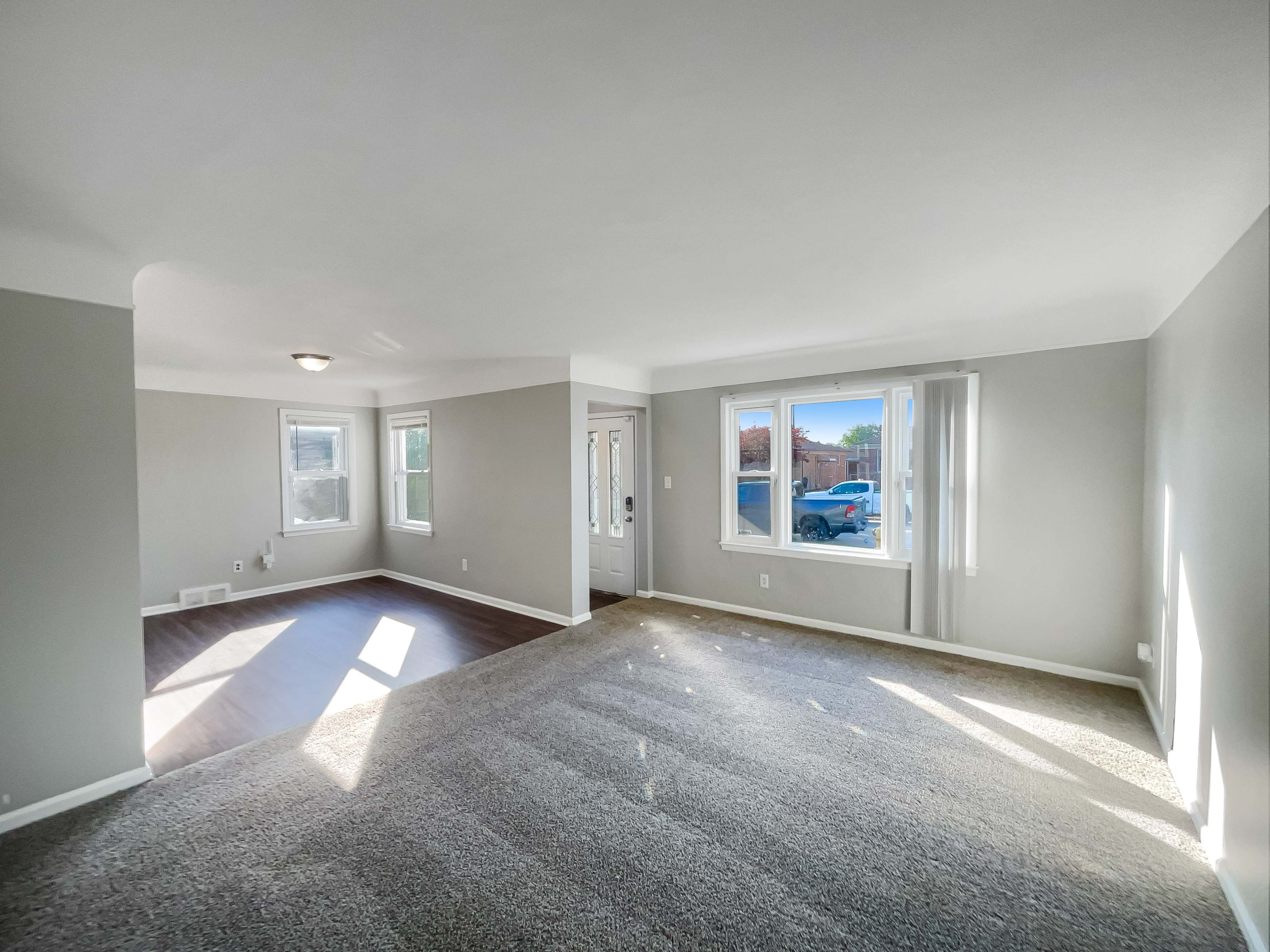 Photo 3 of 23 of 18067 Rosetta Ave, Eastpointe, MI