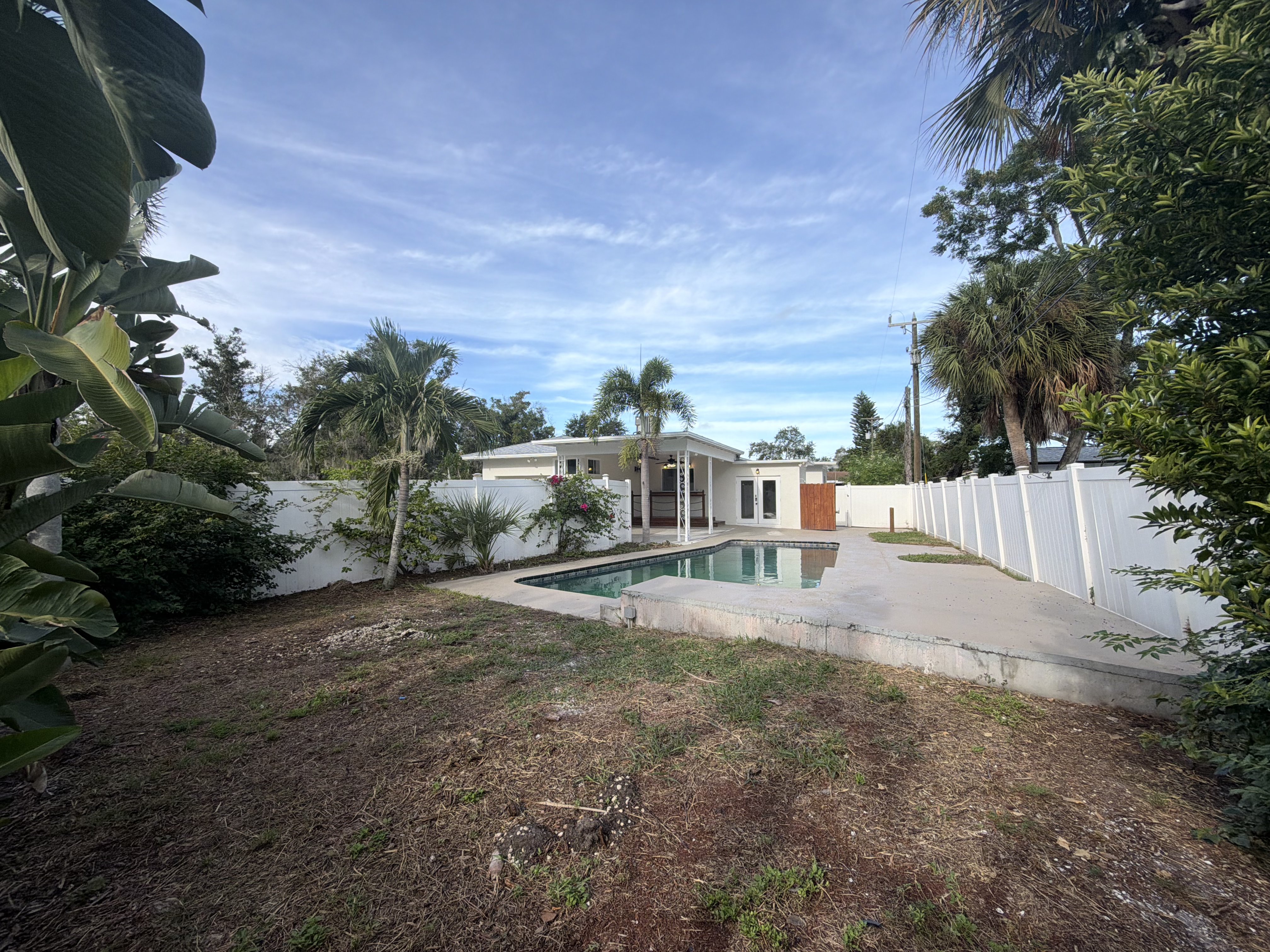 Photo 10 of 34 of 601 Myrtle Way S, Saint Petersburg, FL