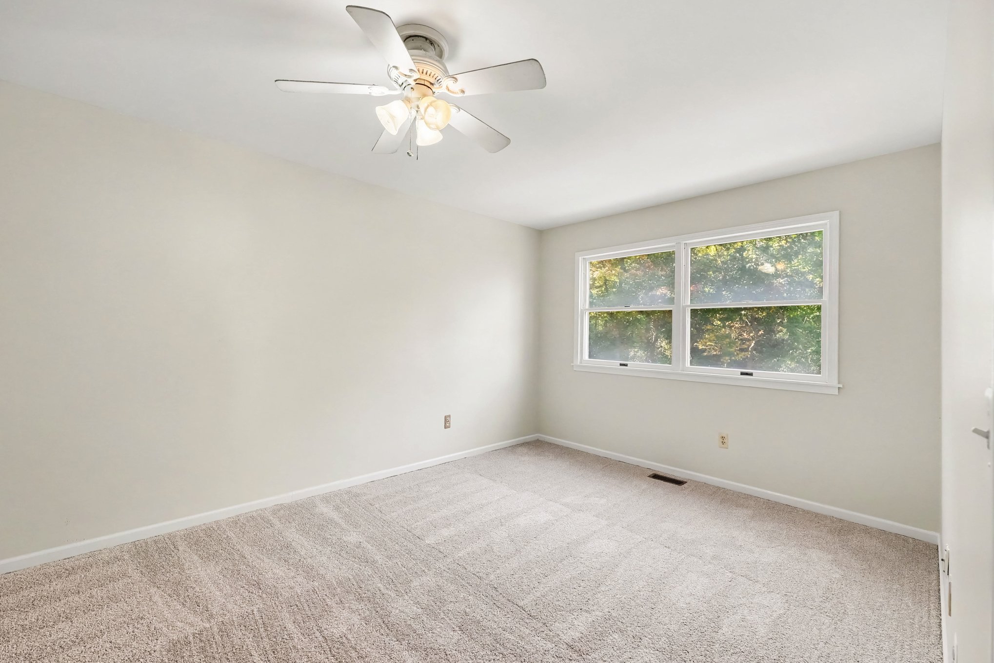 Photo 10 of 25 of 3727 Ramblewood Dr, Port Huron, MI