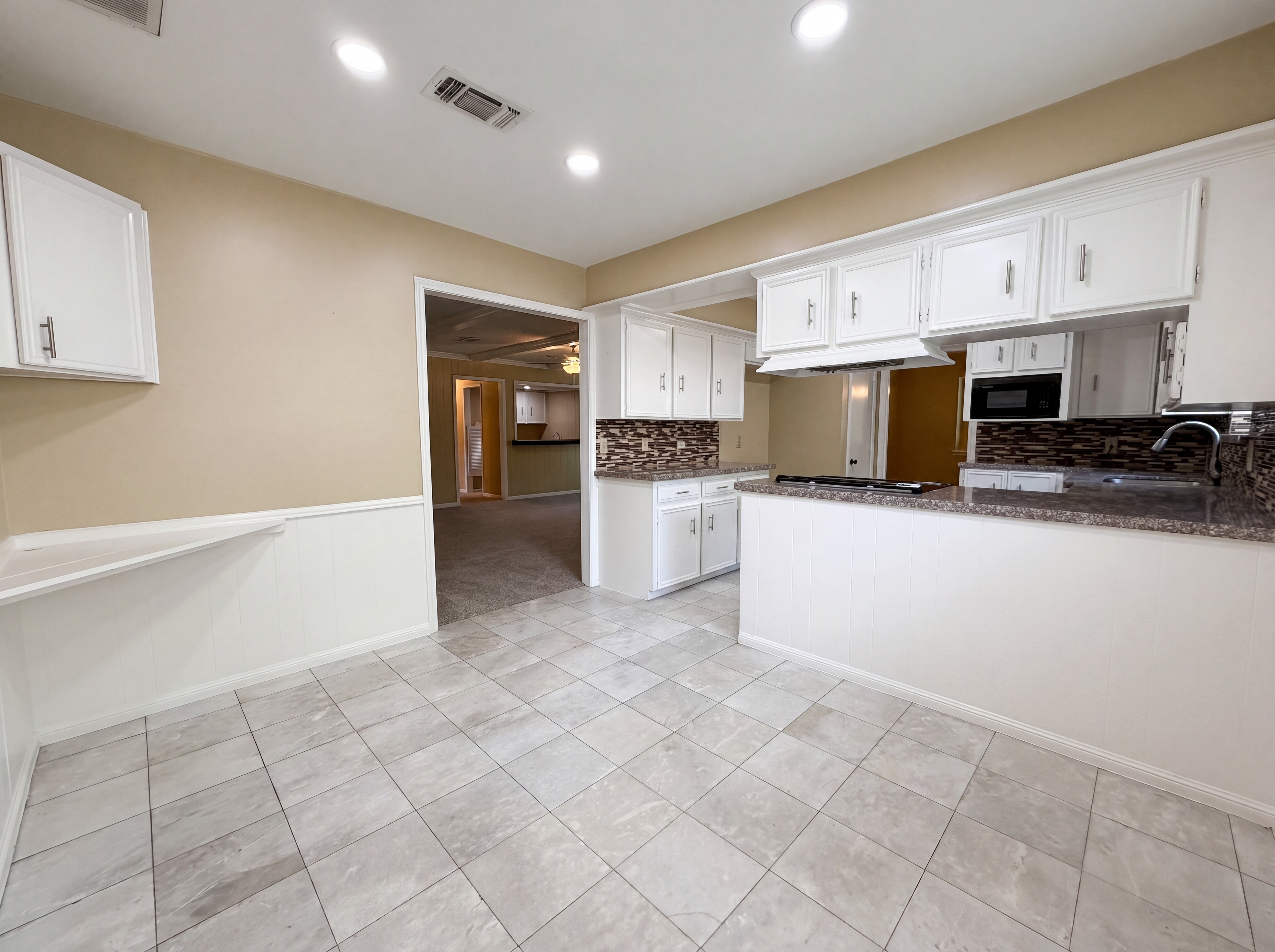 Photo 9 of 26 of 17406 Ridge Top Dr, Houston, TX