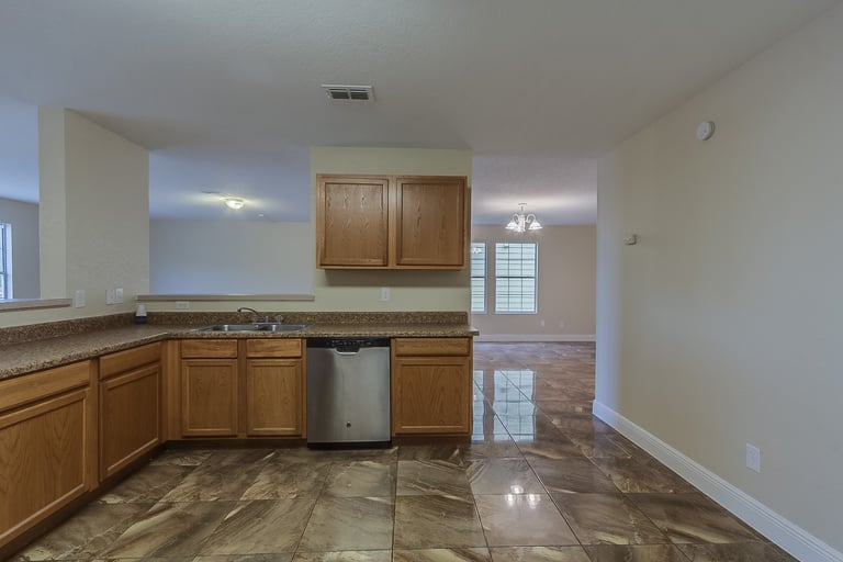 Photo 8 of 19 - 7526 Glen Vly, San Antonio, TX 78242