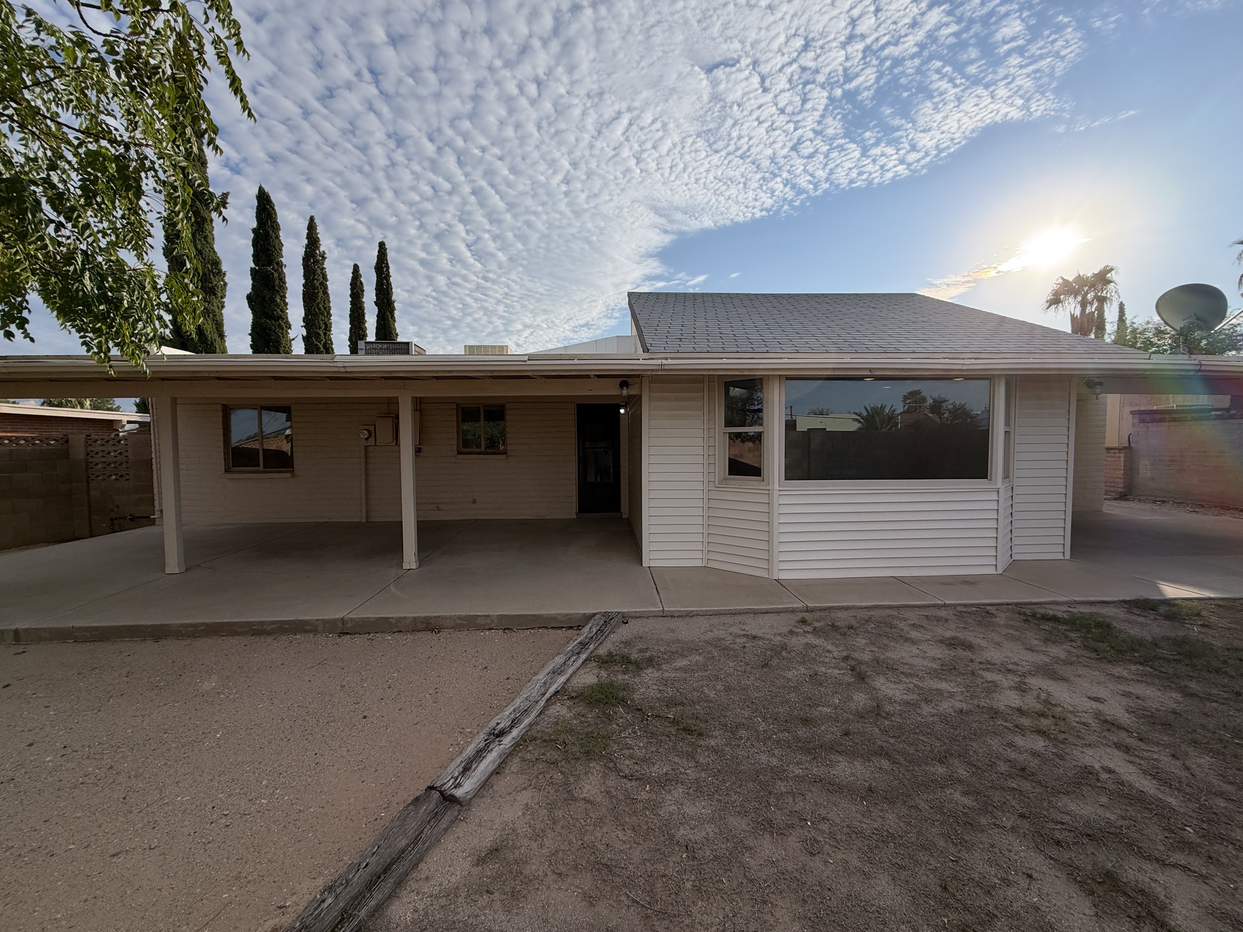 Photo 4 of 25 of 917 N Miller Dr, Tucson, AZ
