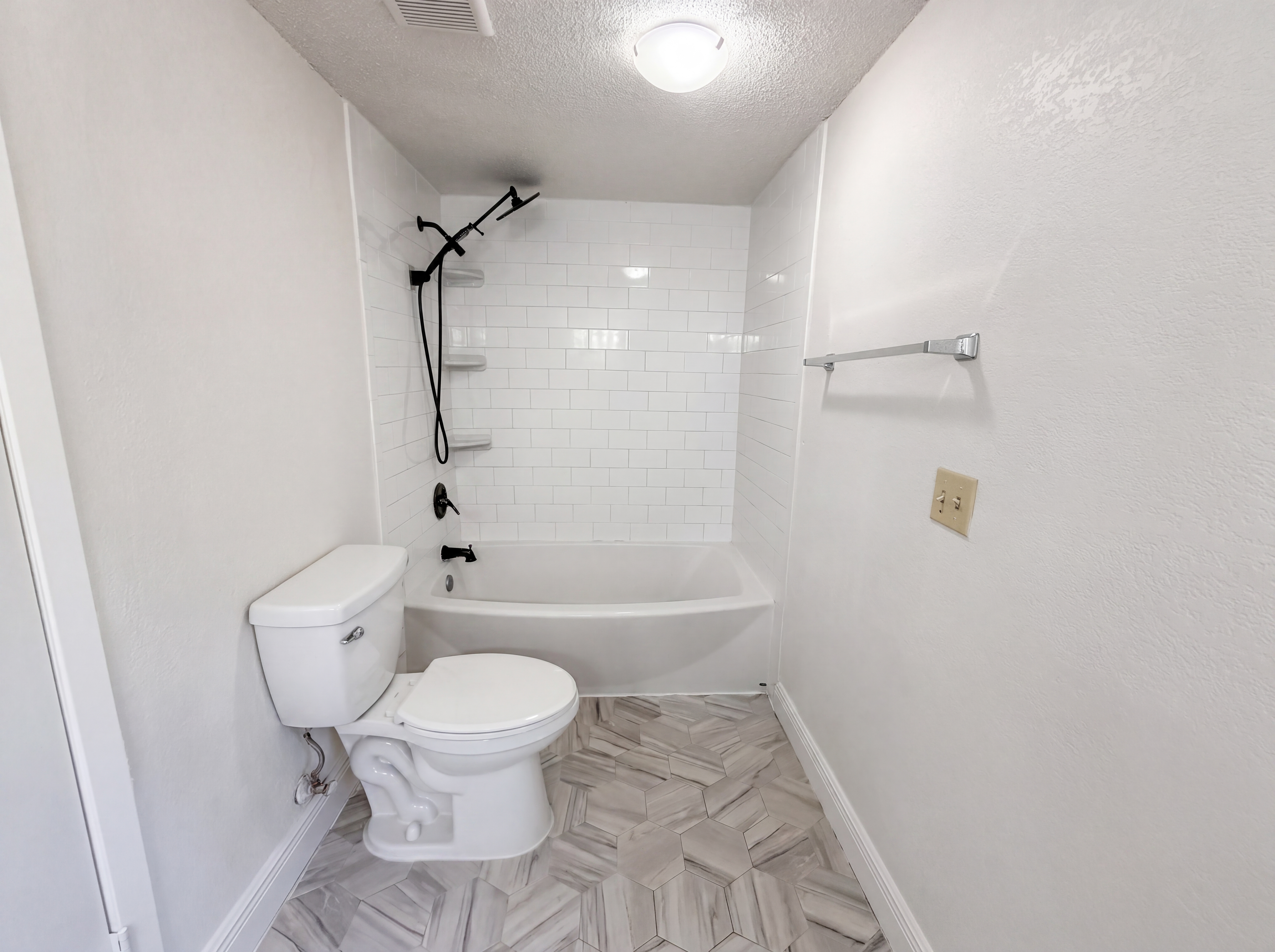 Photo 13 of 29 of 2534 Victarra Cir, Lutz, FL