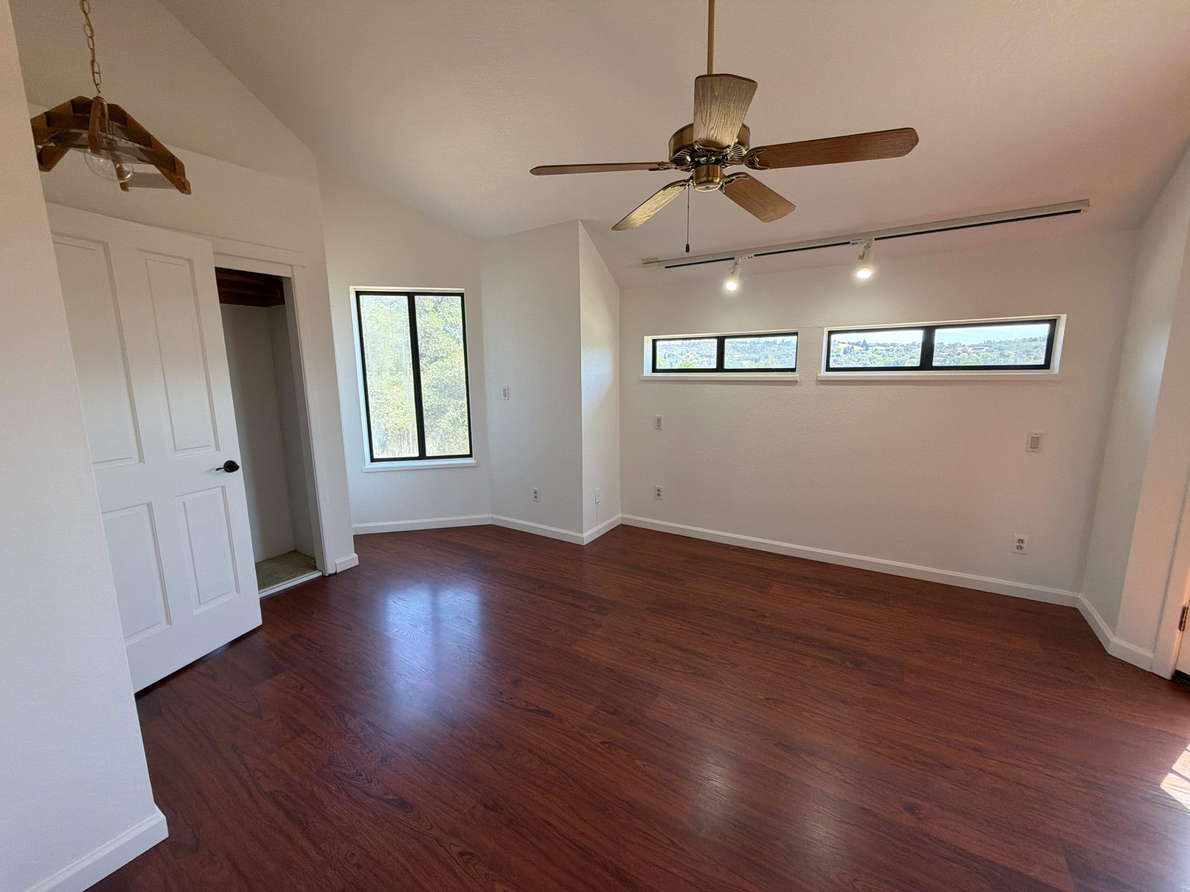 Photo 13 of 35 of 8384 Woodman Ln, Newcastle, CA