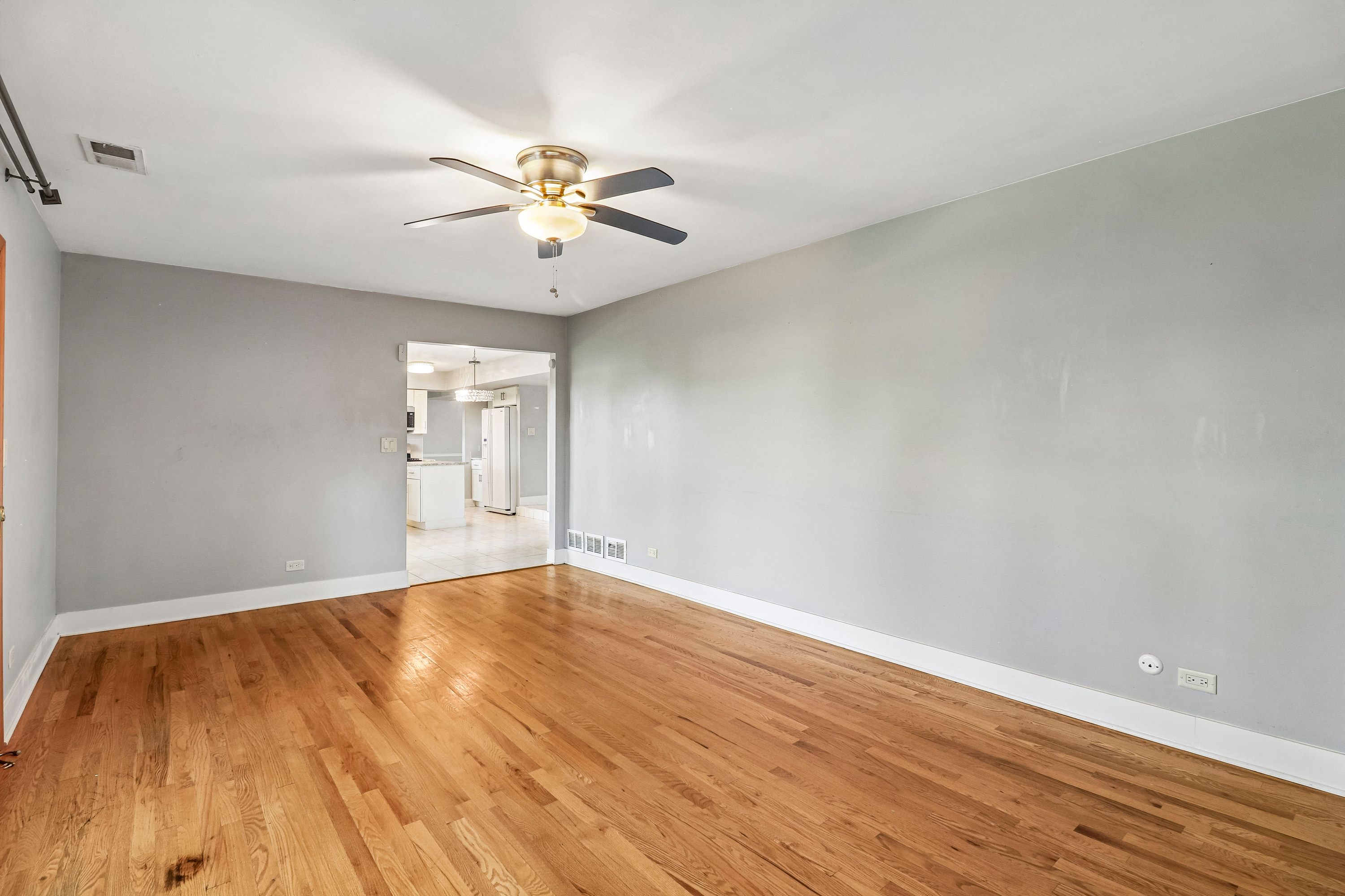 Photo 10 of 39 of 702 Buffalo Cir, Carol Stream, IL