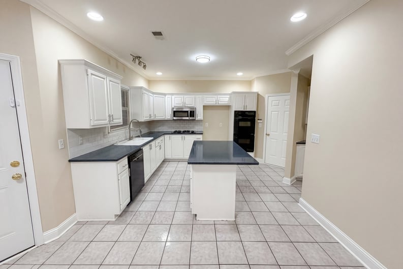 Property photo 2 of 3805 Lenna Dr