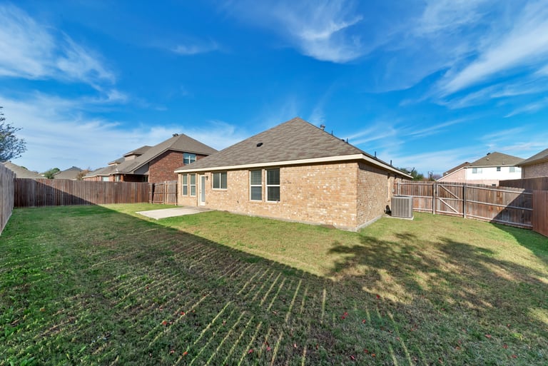 Photo 28 of 30 - 2807 Oak Glen Dr, Grand Prairie, TX 75052