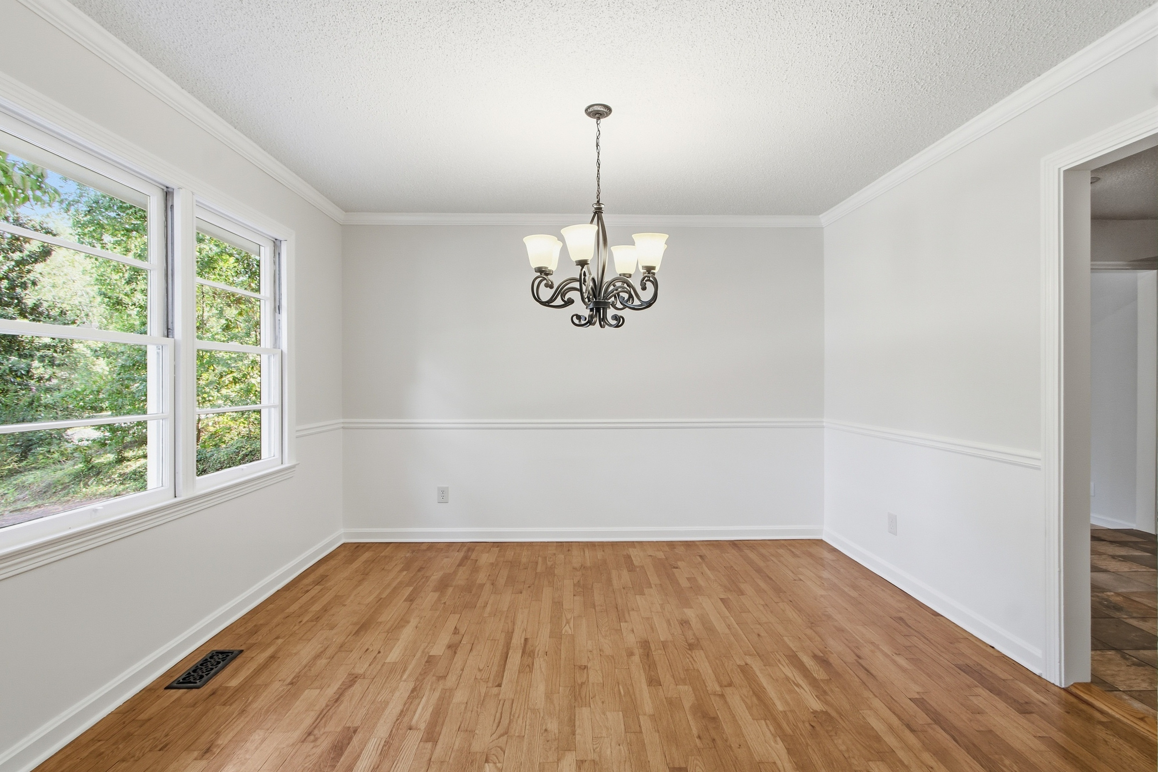 Photo 7 of 18 of 217 Victory Dr, Calhoun, GA