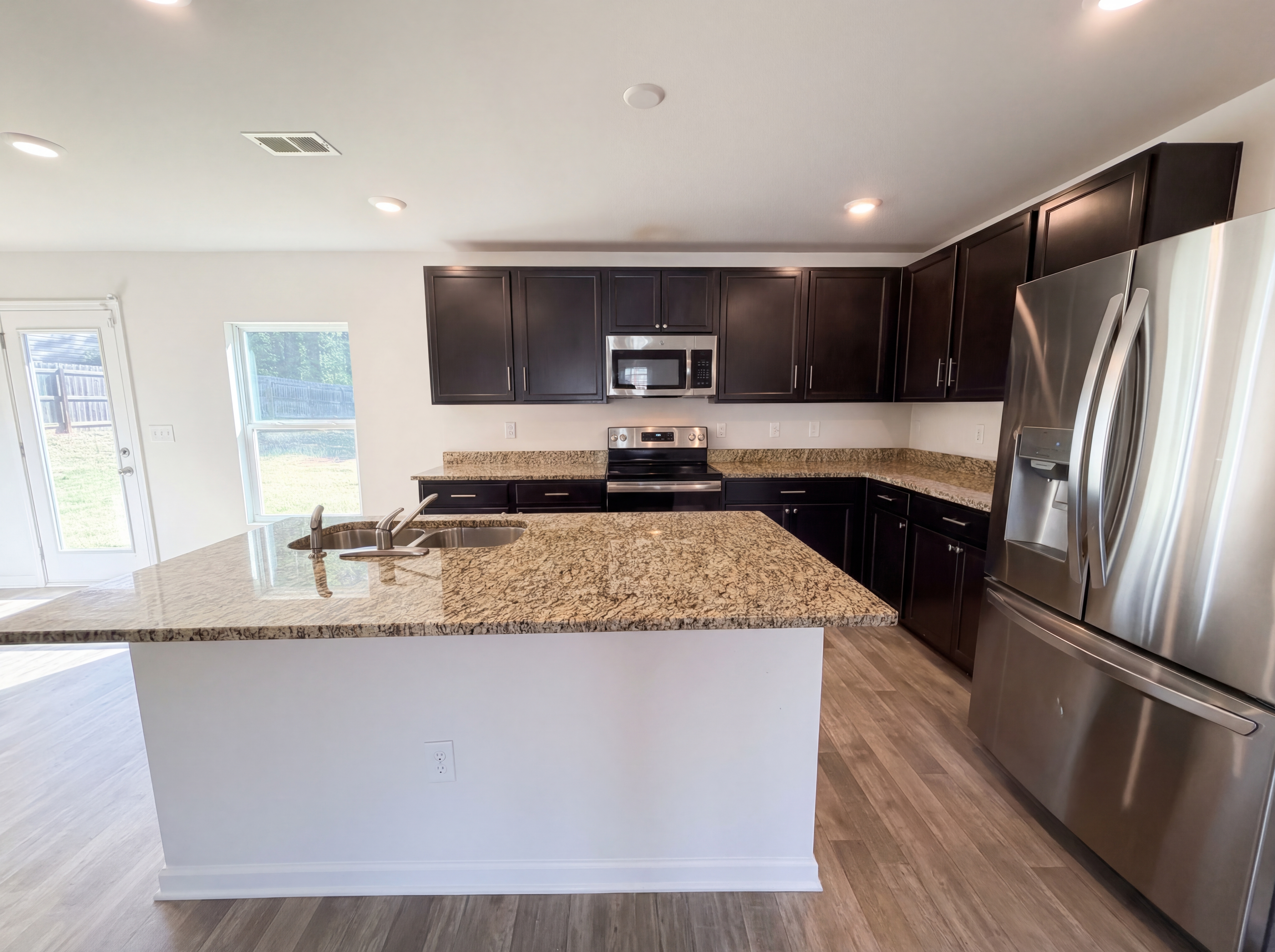 Photo 6 of 22 of 1355 Mills Cove Dr, Covington, GA