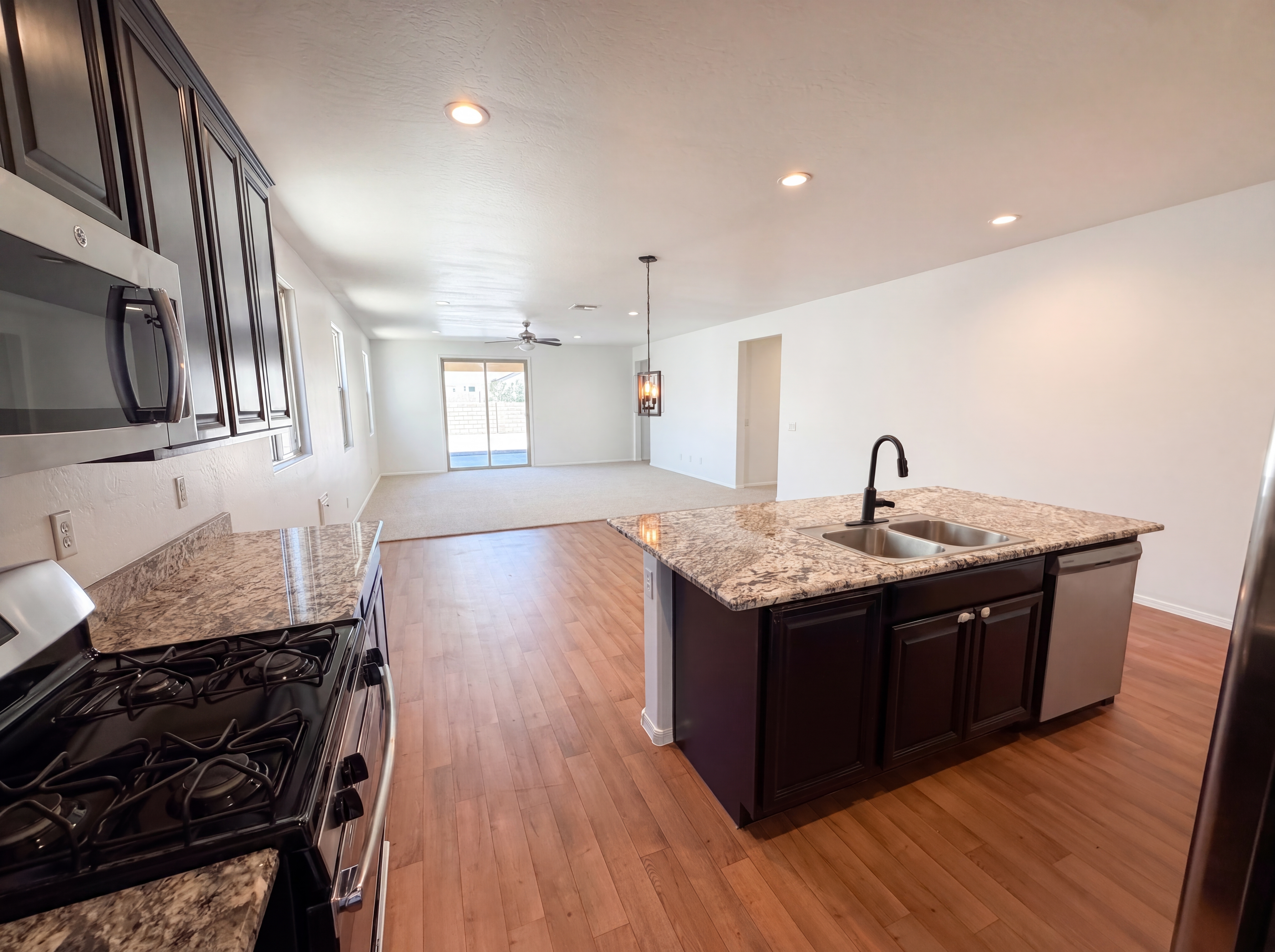 Photo 7 of 32 of 8014 W Atlantis Way, Phoenix, AZ
