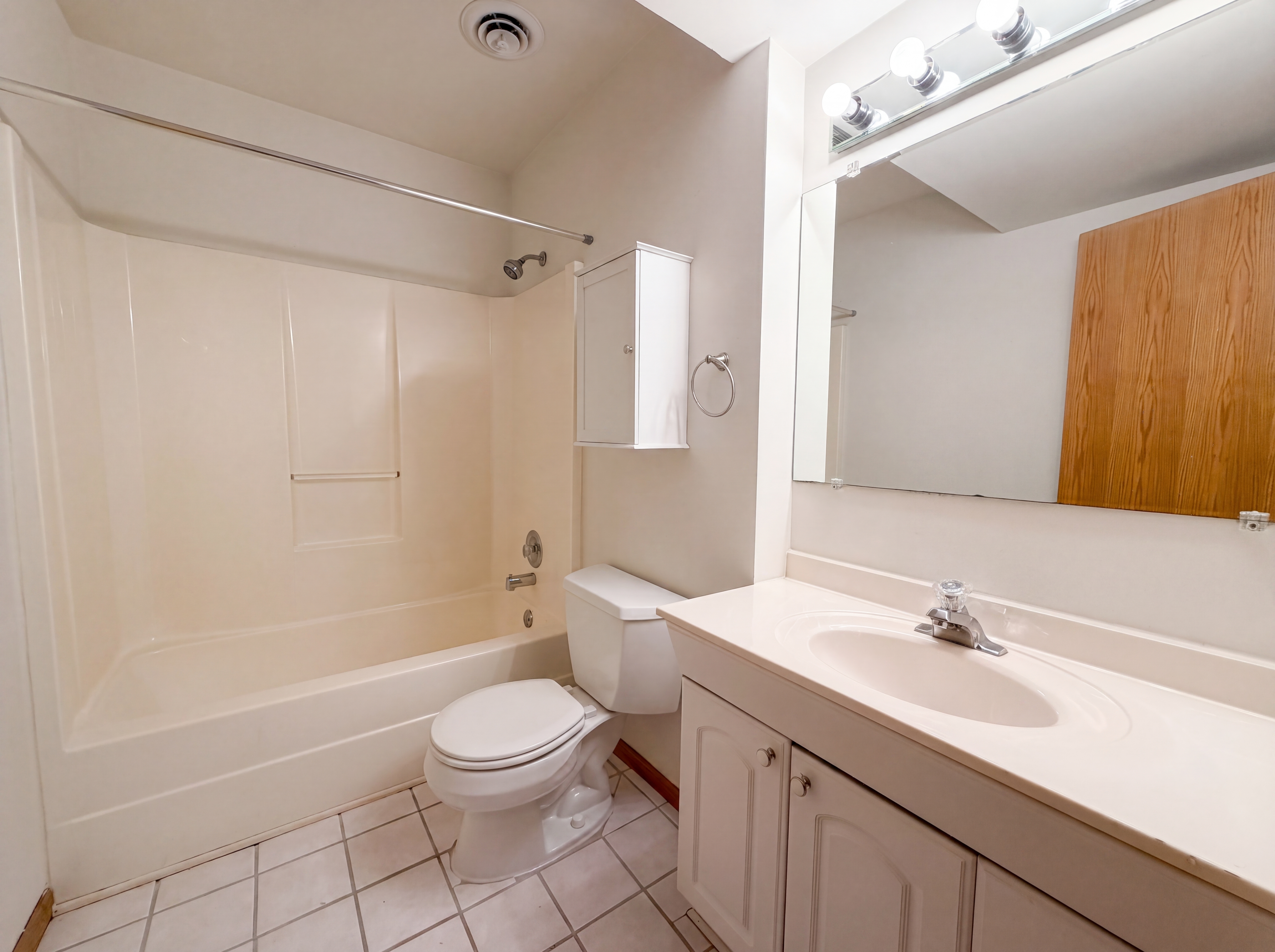 Photo 13 of 20 of 6475 Grand View Dr, Eden Prairie, MN