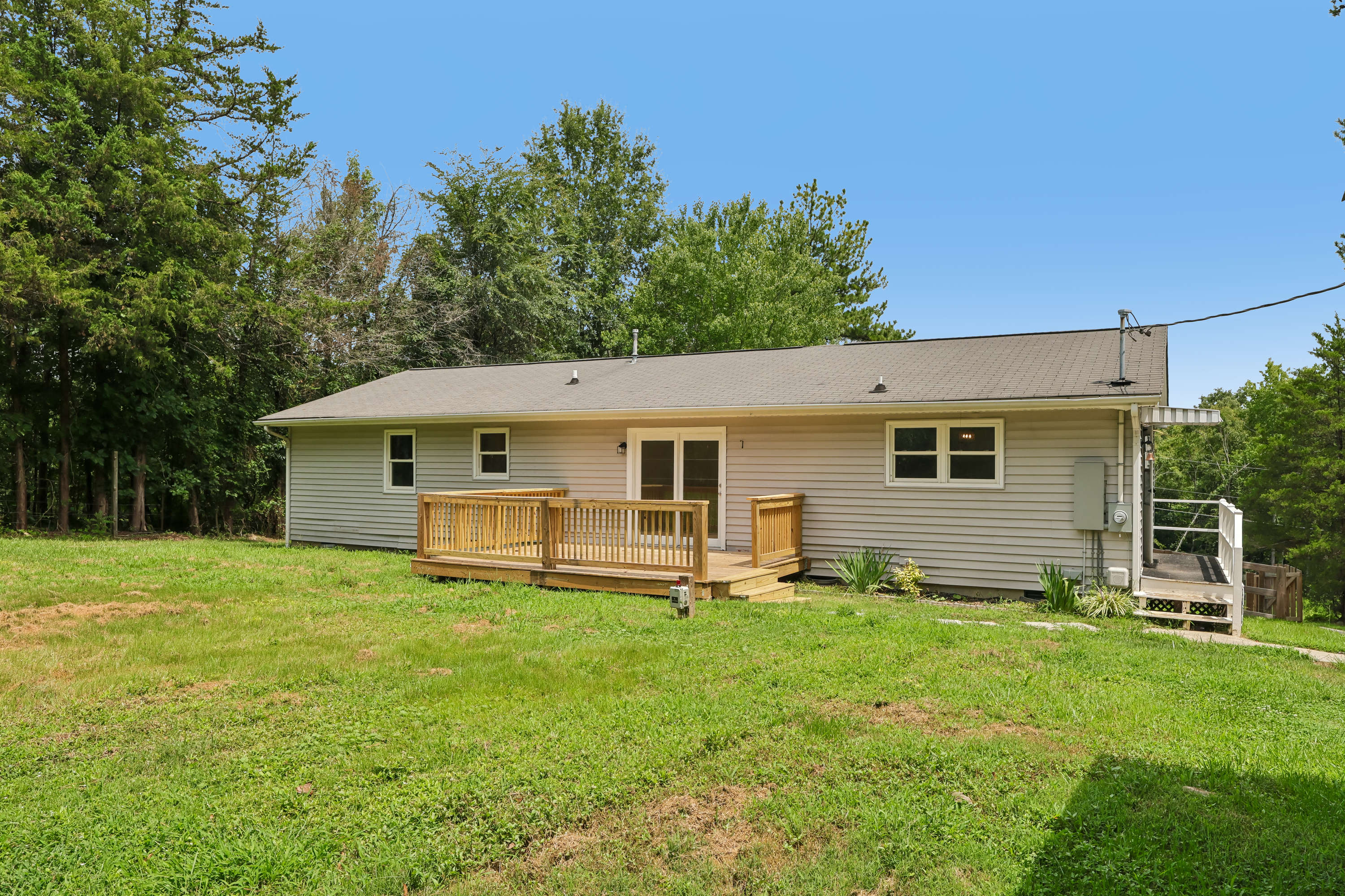 Photo 7 of 31 of 33269 Courtland Dr, Albemarle, NC