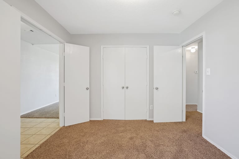 Photo 16 of 26 - 9812 Parkmere Dr, Fort Worth, TX 76108
